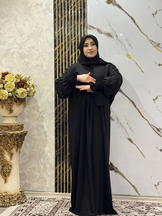 Ayollar uchun islomiy uslubdagi keng kesimli uzun abaya libosi hijob bilan mos