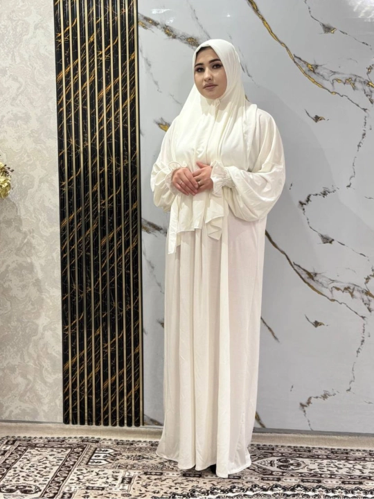 Ayollar uchun islomiy uslubdagi keng kesimli uzun abaya libosi hijob bilan mos