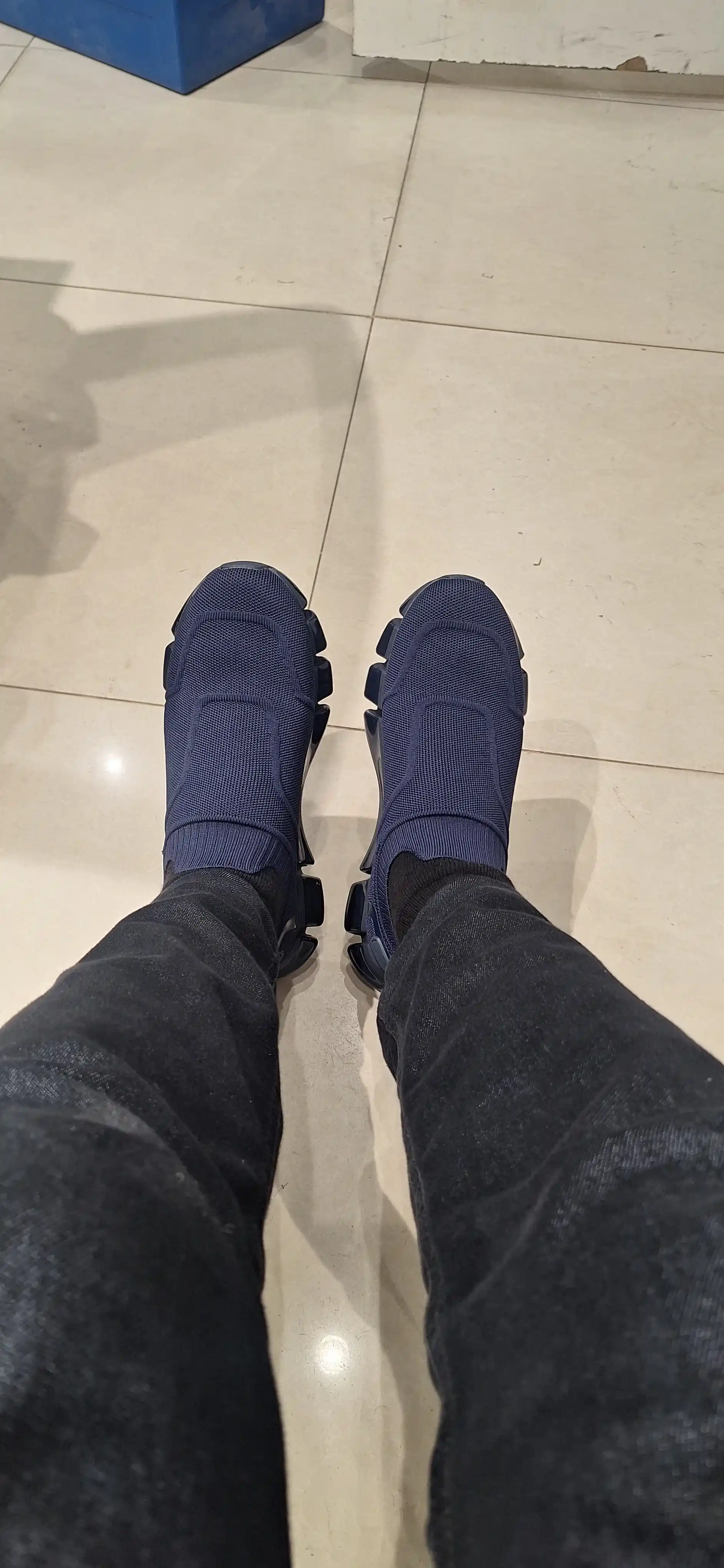 Krossovkalar erkaklar uchun Tods, o‘lchami 40-45, 1 razmer katta olish tavsiya etiladi