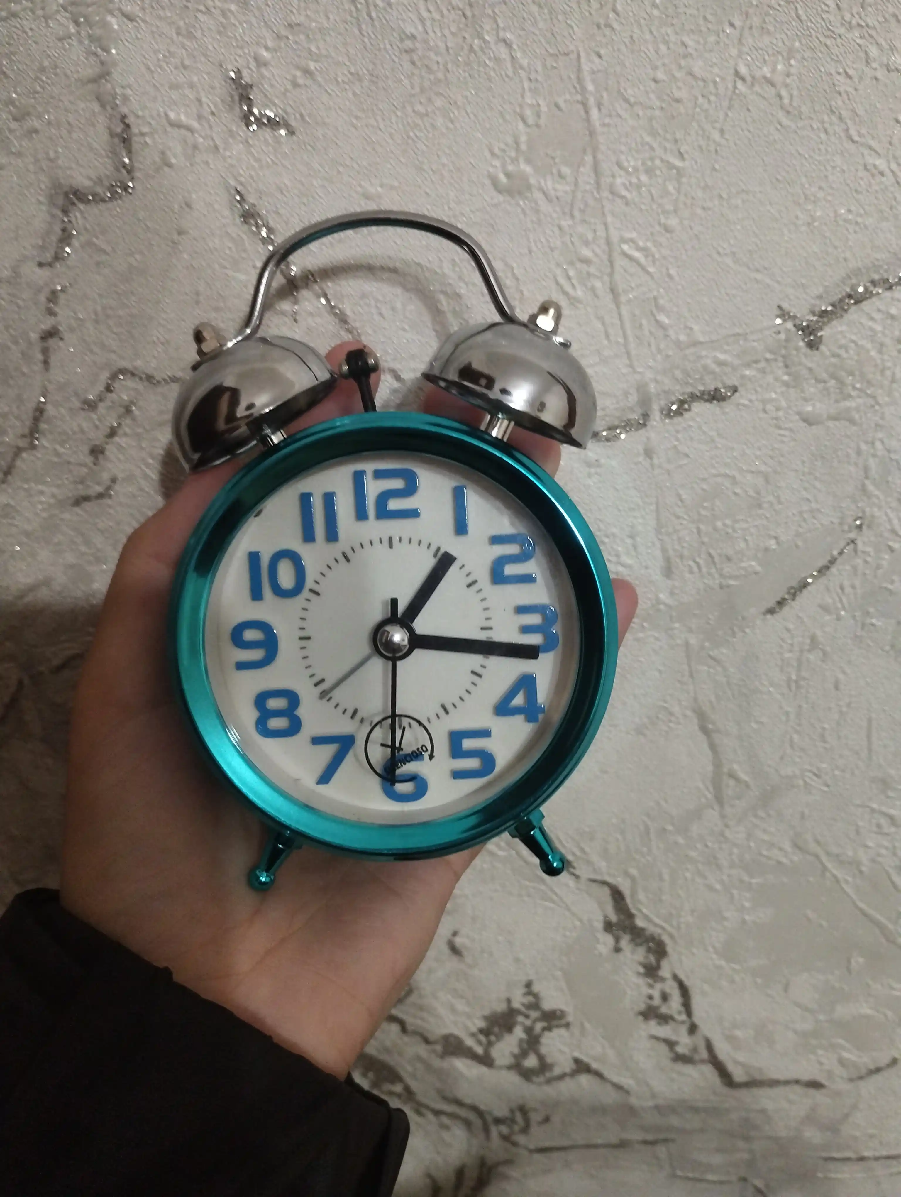 Budilnik klassik stol soati, ovozsiz ishlidi, metall korpus qo'ngiroq ovozi baland