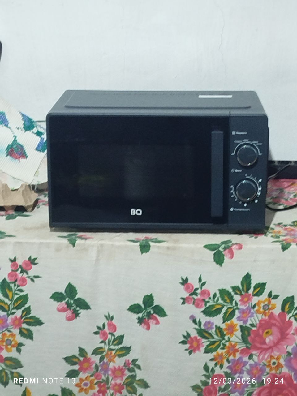 Mikroto'lqinli pech BQ MWO-23019SM, 23 litrli, quvvati 900 Vt