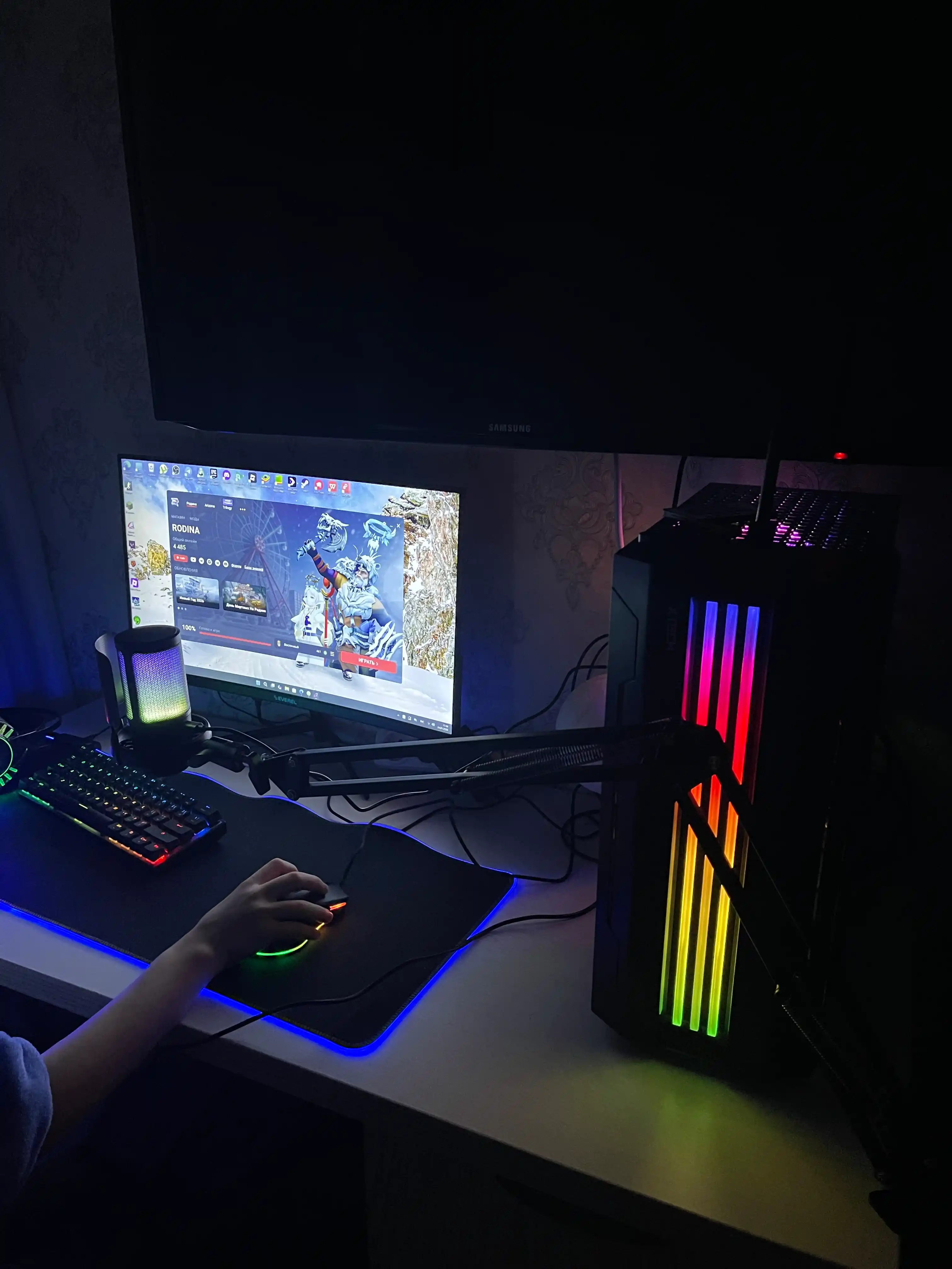 RGB yoritgichli o'yin kondensatori mikrofoni, braket va oqim filtri