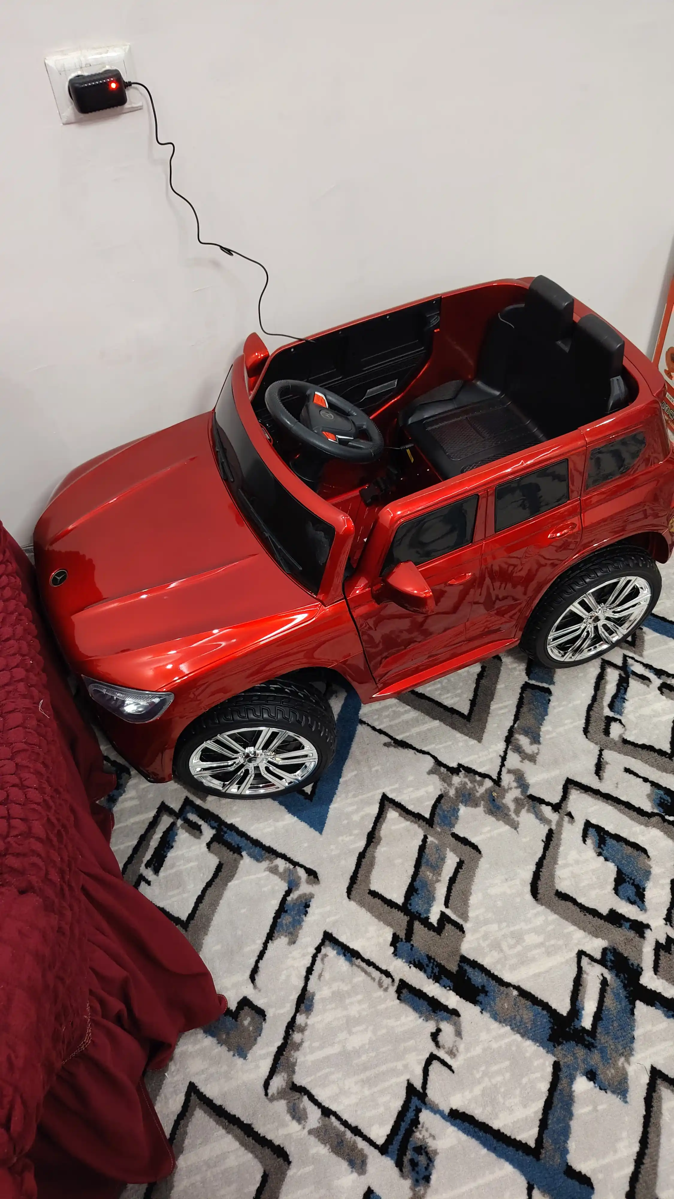 Bolalar elektr avtomobili, masofadan radio boshqarish pulti bilan