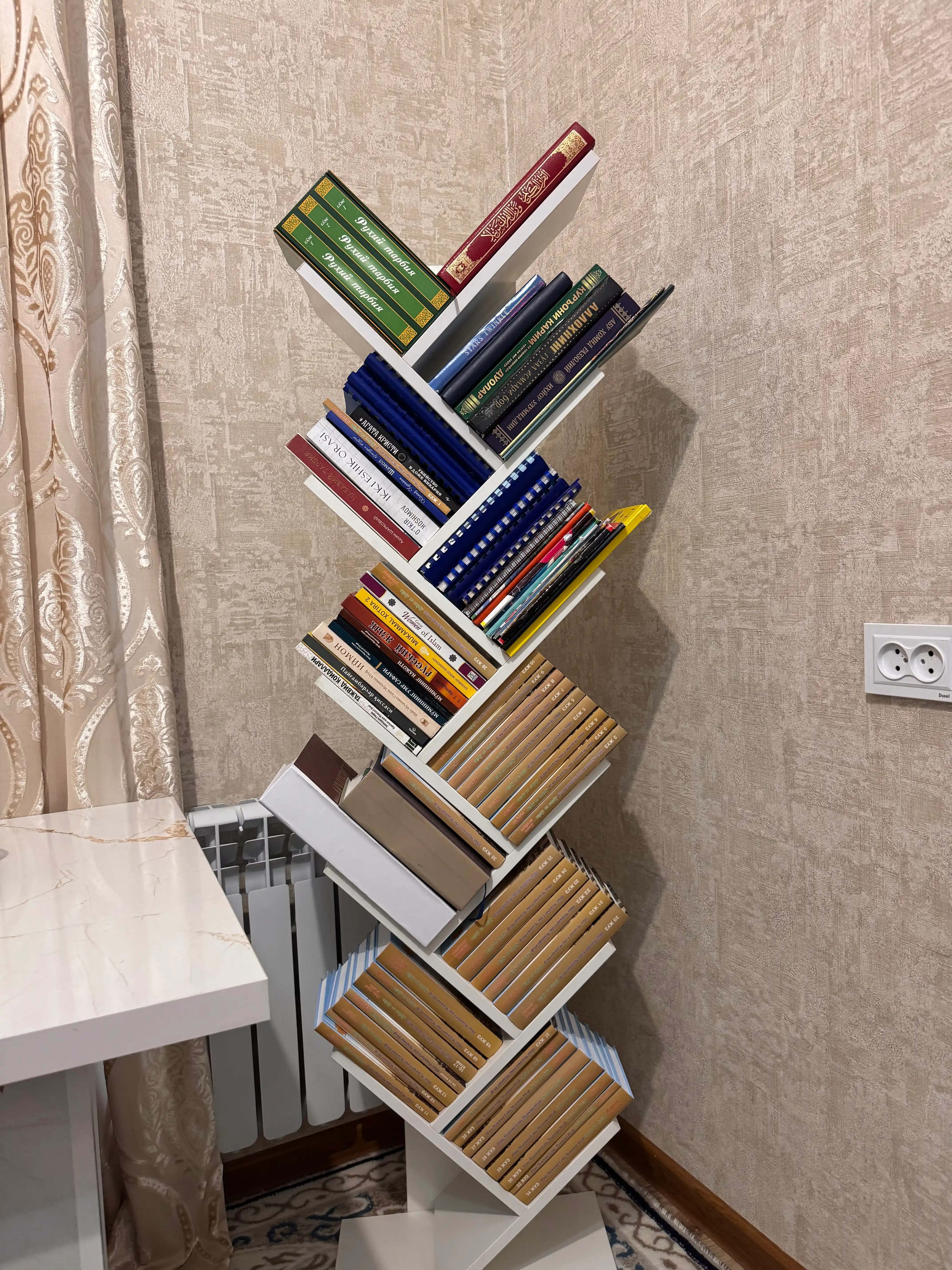 Minimalistik uy va ofis uchun (Tree bookshelf) daraxt shaklidagi ochiq kitob va gul javoni