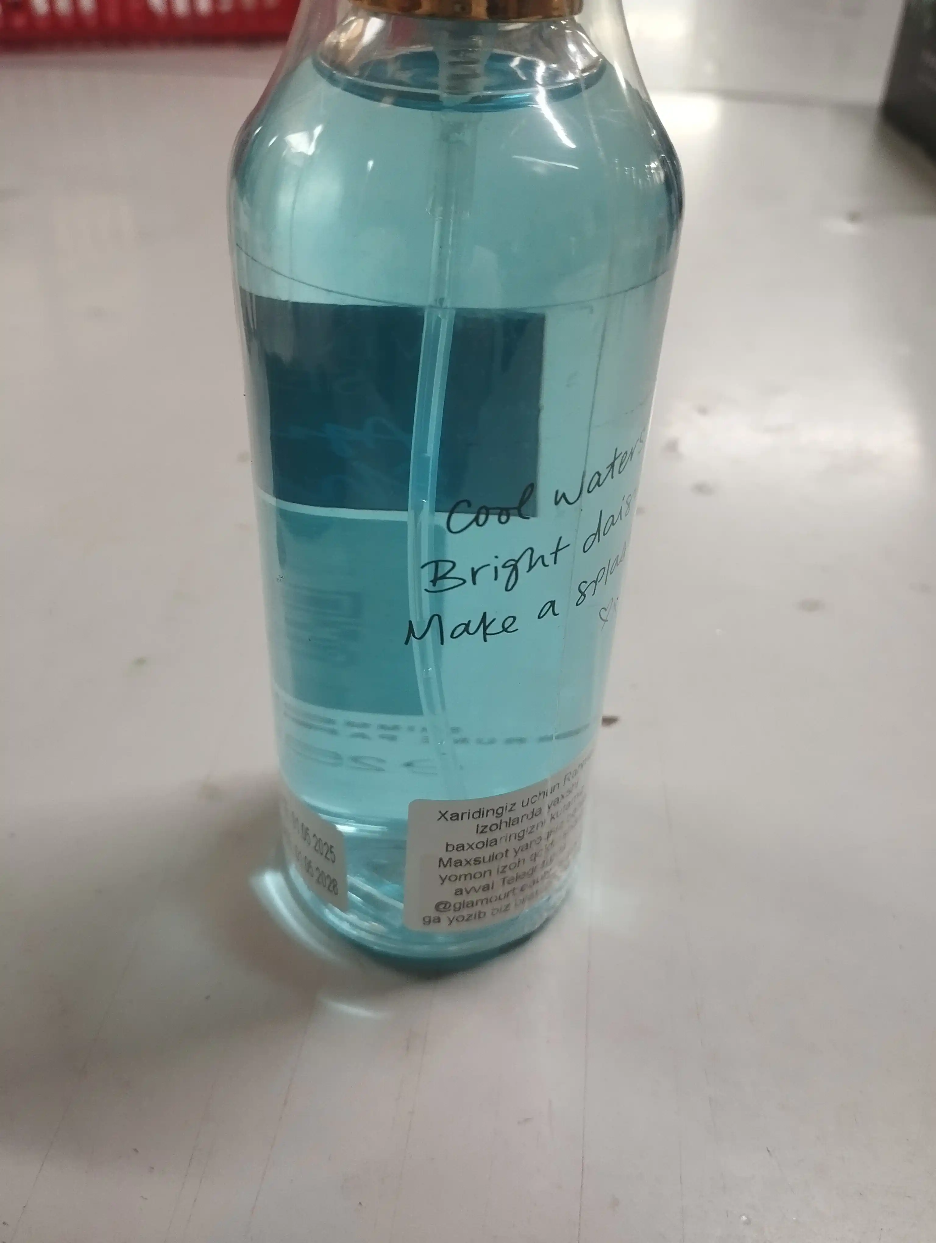 Parfyumlangan tana spreyi suvi Victoria's Secret Spreyi Aqua Kiss Rush, Shimmer, 250 ml