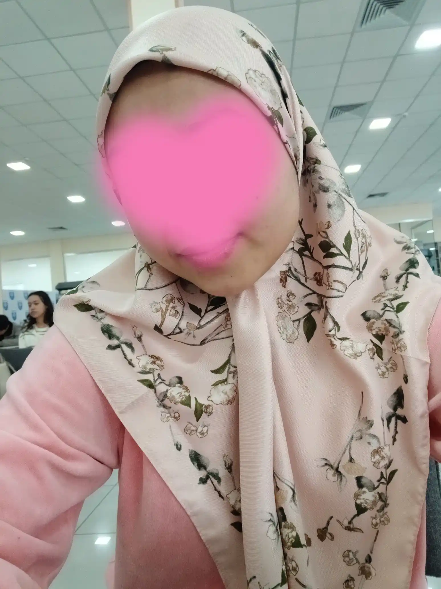 Dior ipak sharflari, hijoblar