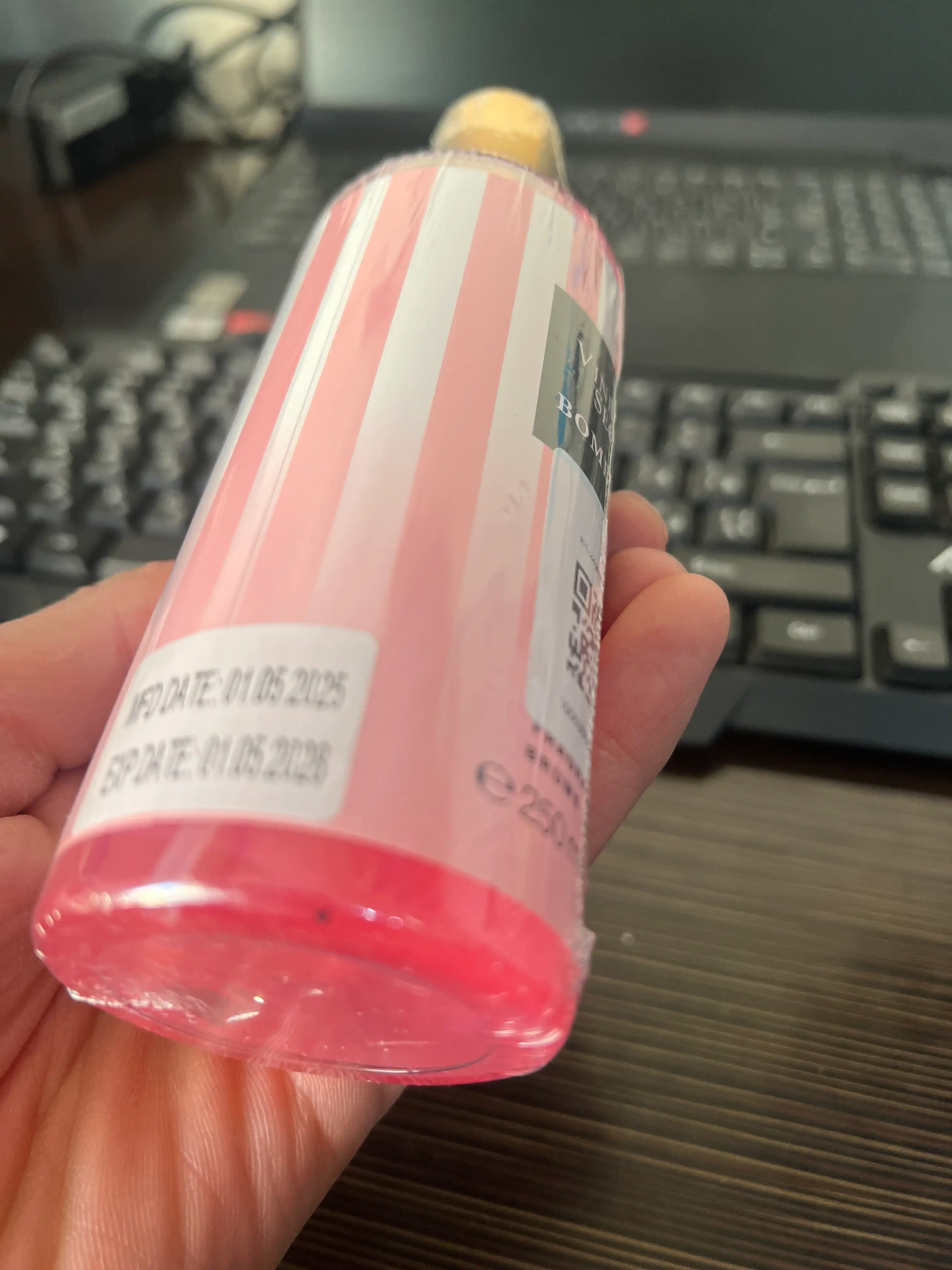 Parfyumlangan tana spreyi suvi Victoria's Secret Spreyi Aqua Kiss Rush, Shimmer, 250 ml