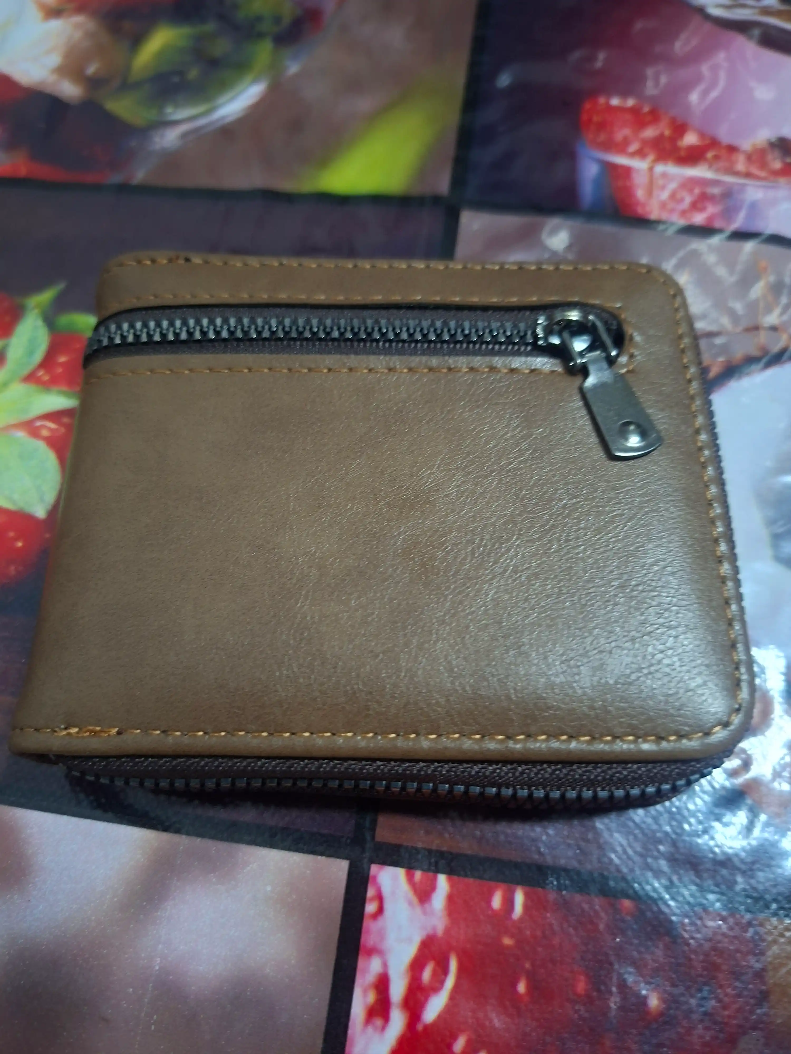 Erkaklar hamyoni, 12 sm x 10 sm o‘lchamdagi hamyon