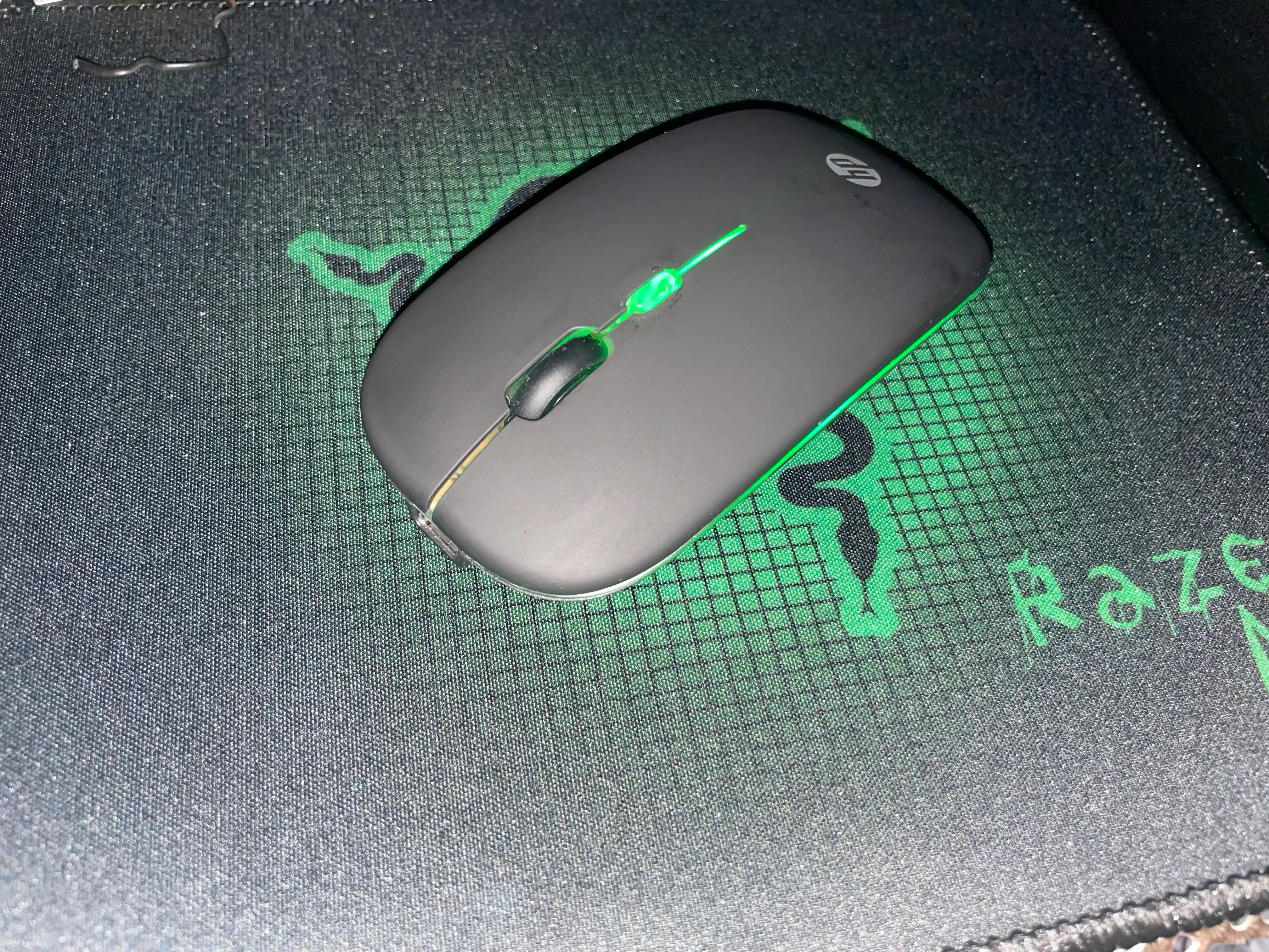 Simsiz kompyuter sichqonchasi, RGB yorug'lik bilan,
