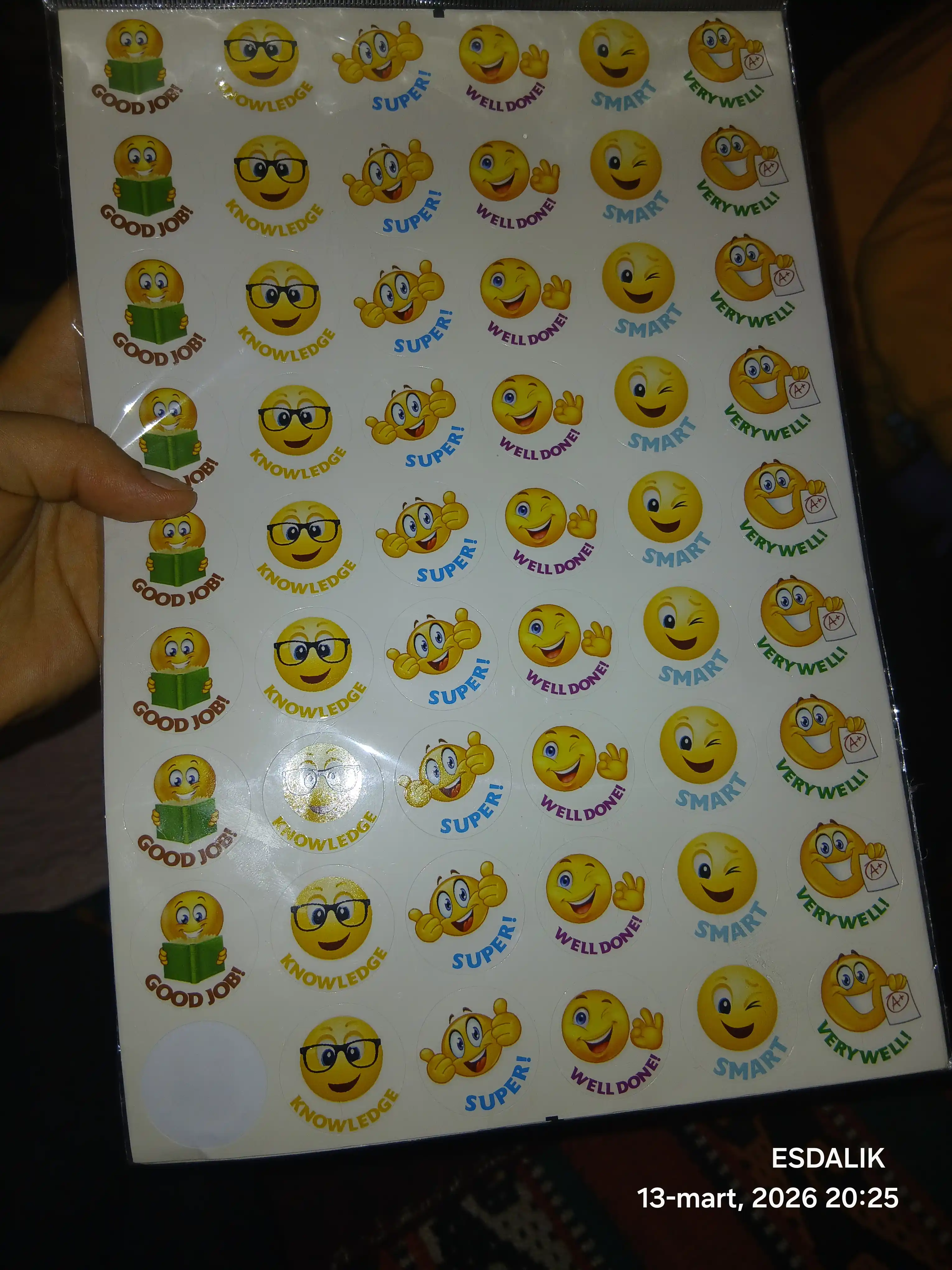 Emoji stikerlari, 1 varaqda 54 dona, ruscha + o‘zbekcha
