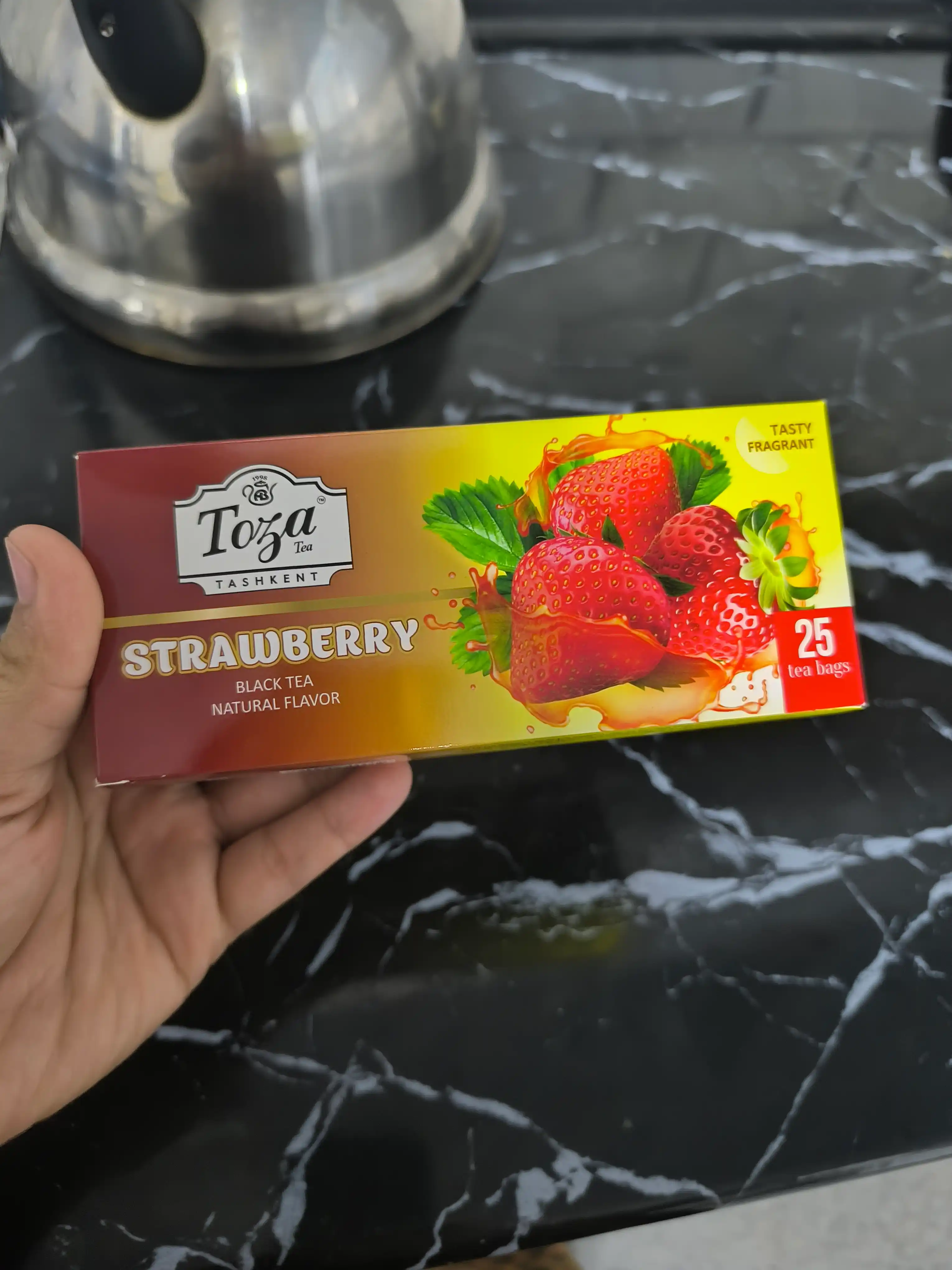 Чай в пакетиках Toza, черный, с клубничным вкусом, 25 шт