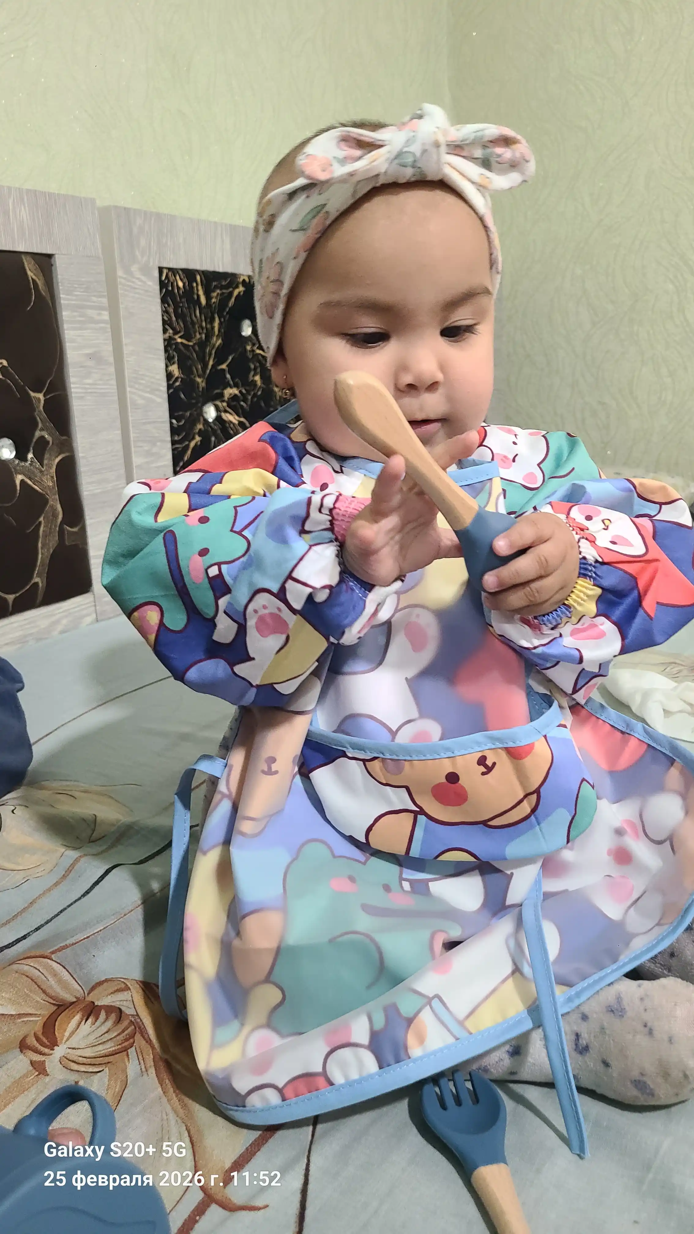 Детский фартук с длинными рукавами