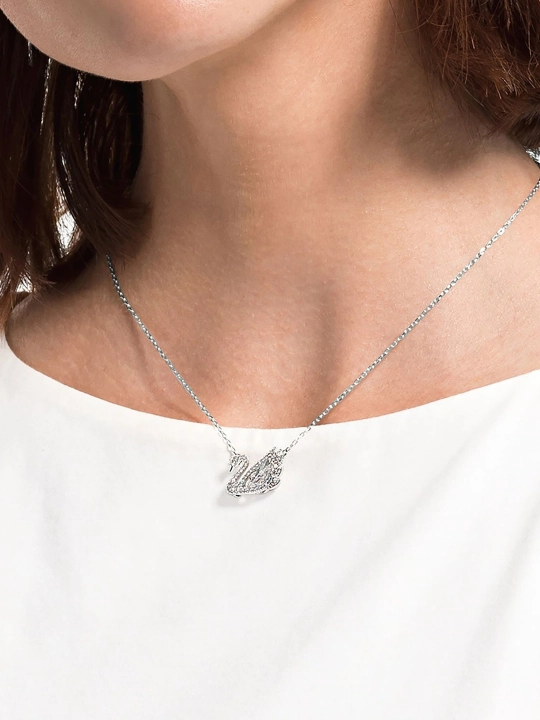 Swarovski kuloni — sovg‘a qadoqda, hujjatlari bilan