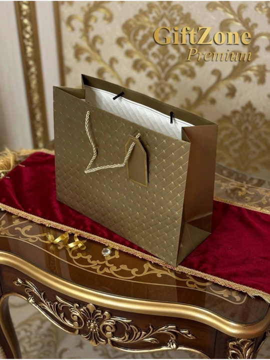 Sovg‘a sumkasi – sovg‘a uchun bezakli paket, turli rang va o‘lcham