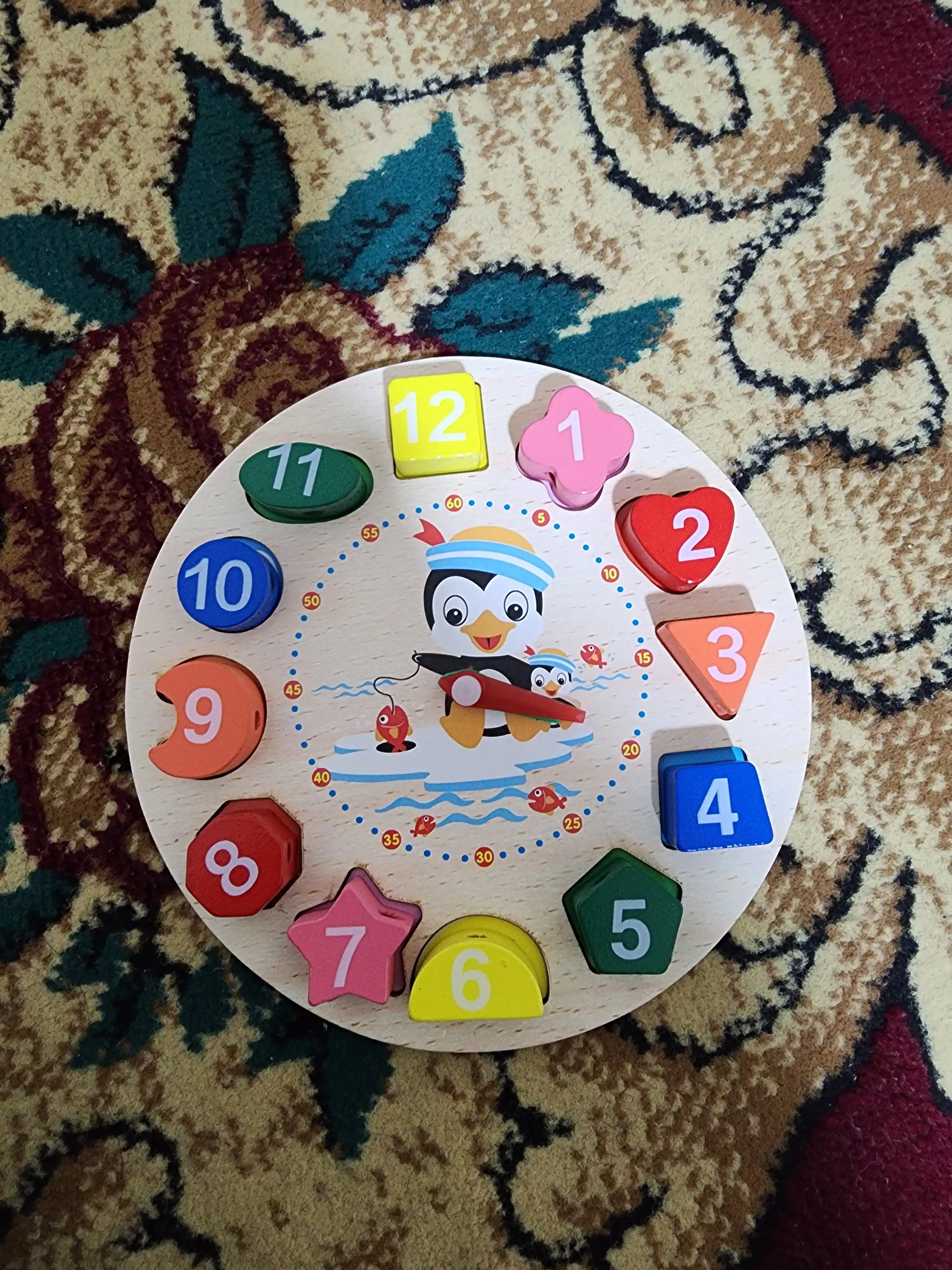 Yog'ochdan yasalgan saralovchi "Yoqimli pingvin", 3 tasi 1 da "Sorter, bog'lovchi, soat"
