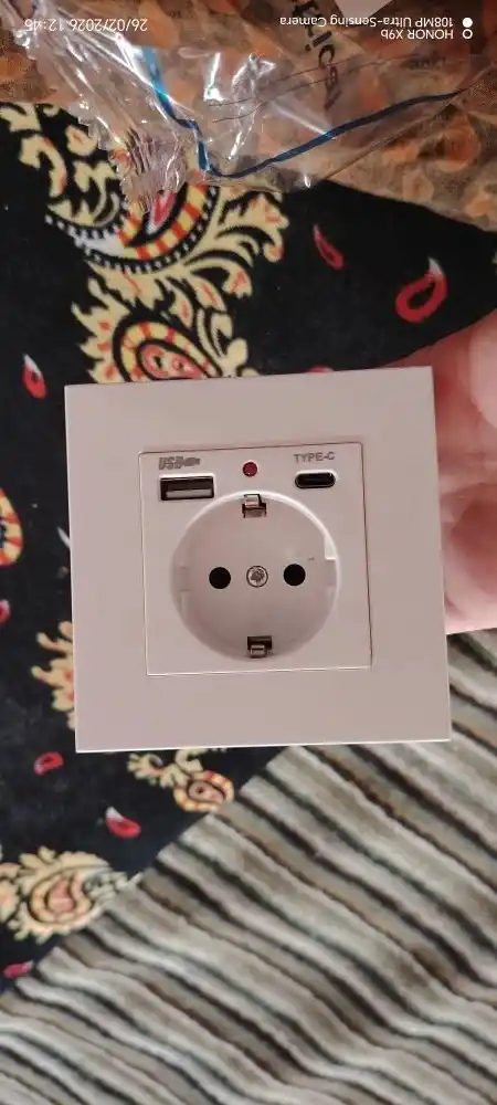 USB va Type-C 20W tez quvvatlovchi rozetka, 2 ta port: USB-A + Type-C, USB-A + USB-A