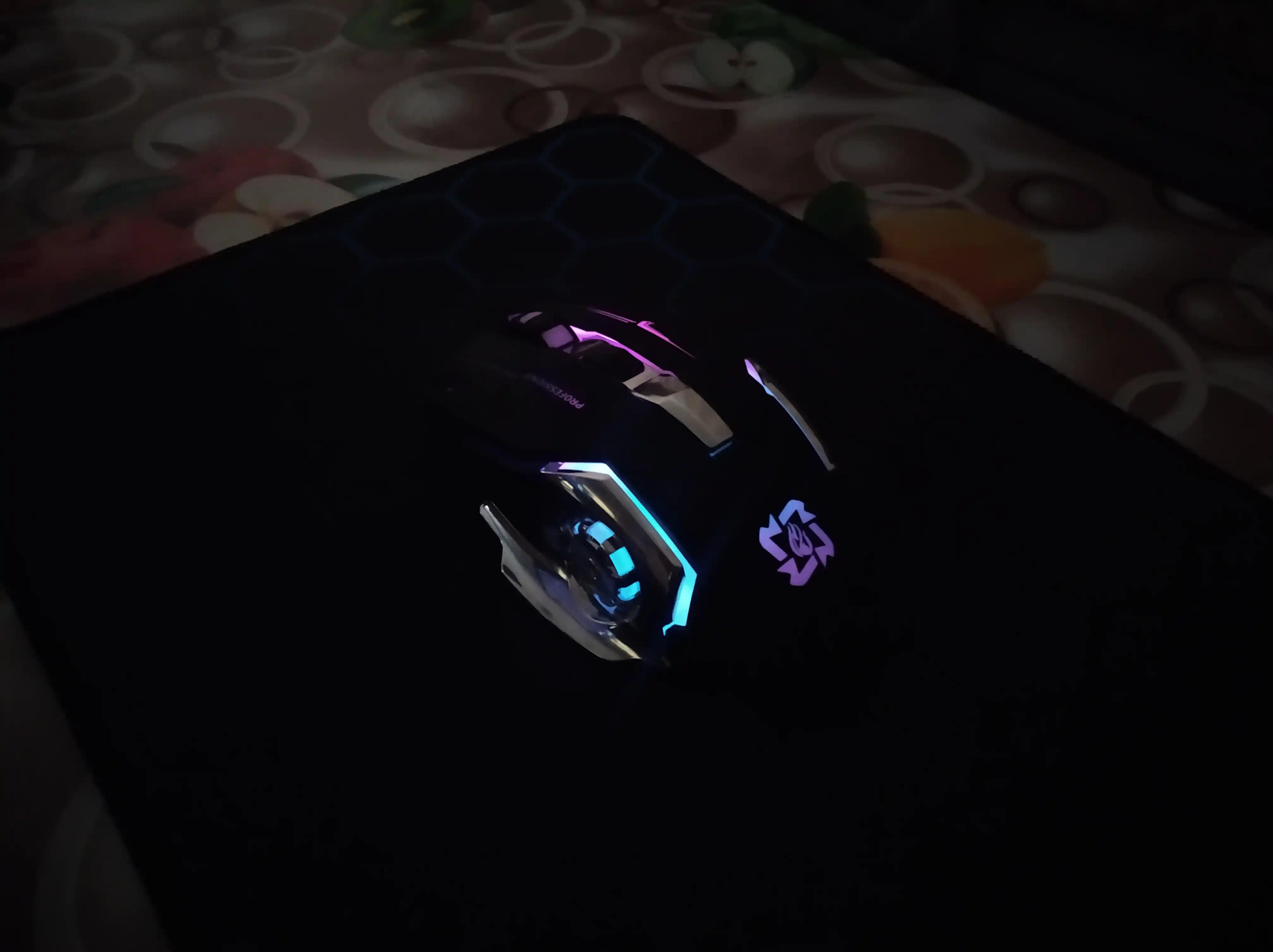 O‘yinlar va ofis uchun mos simsiz sichqoncha, RGB LED bilan har bir dyuymda 3200 nuqta