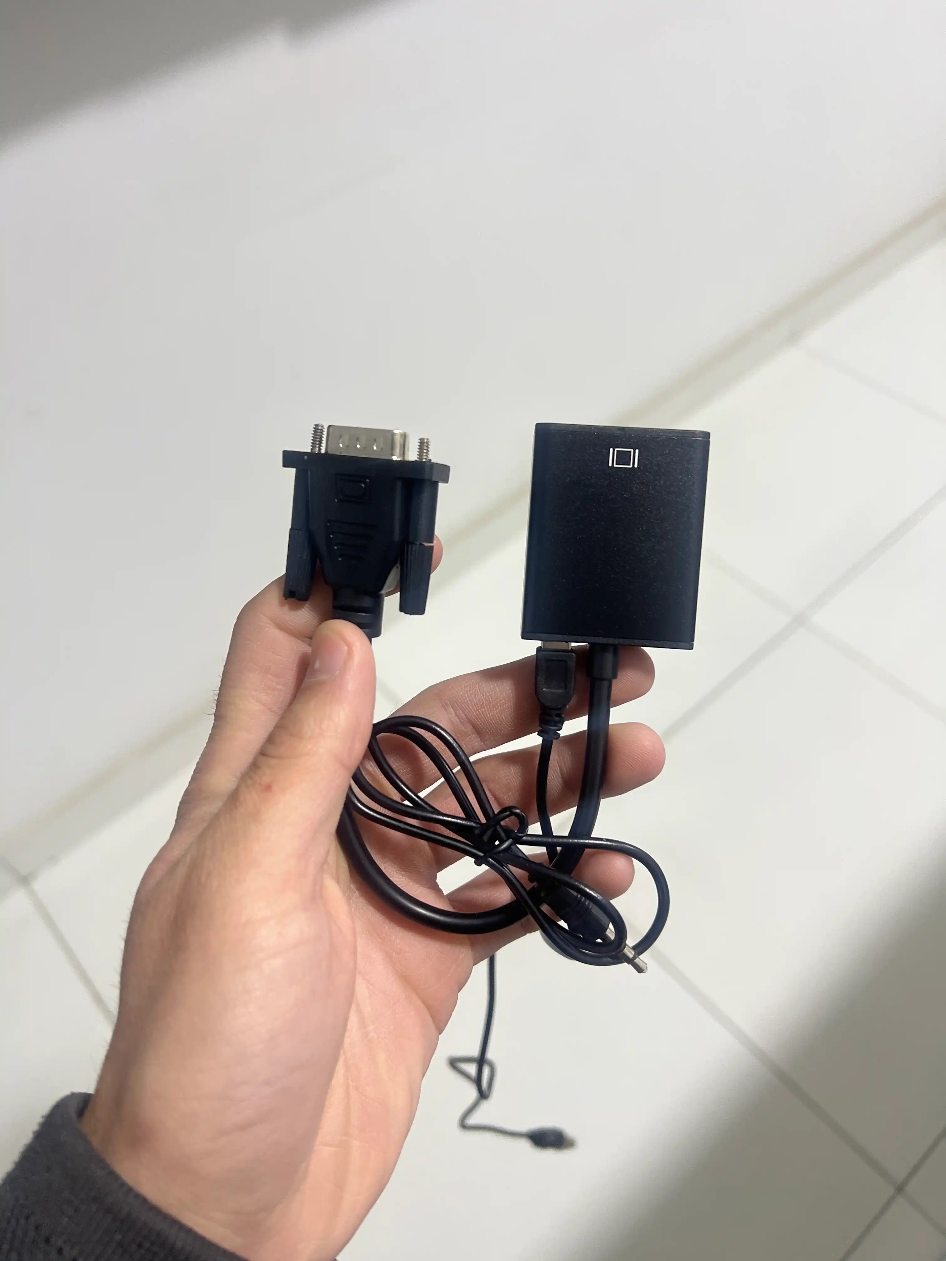 VGA-HDMI adapteri, quvvat kabeli va audio uchun AUX bilan