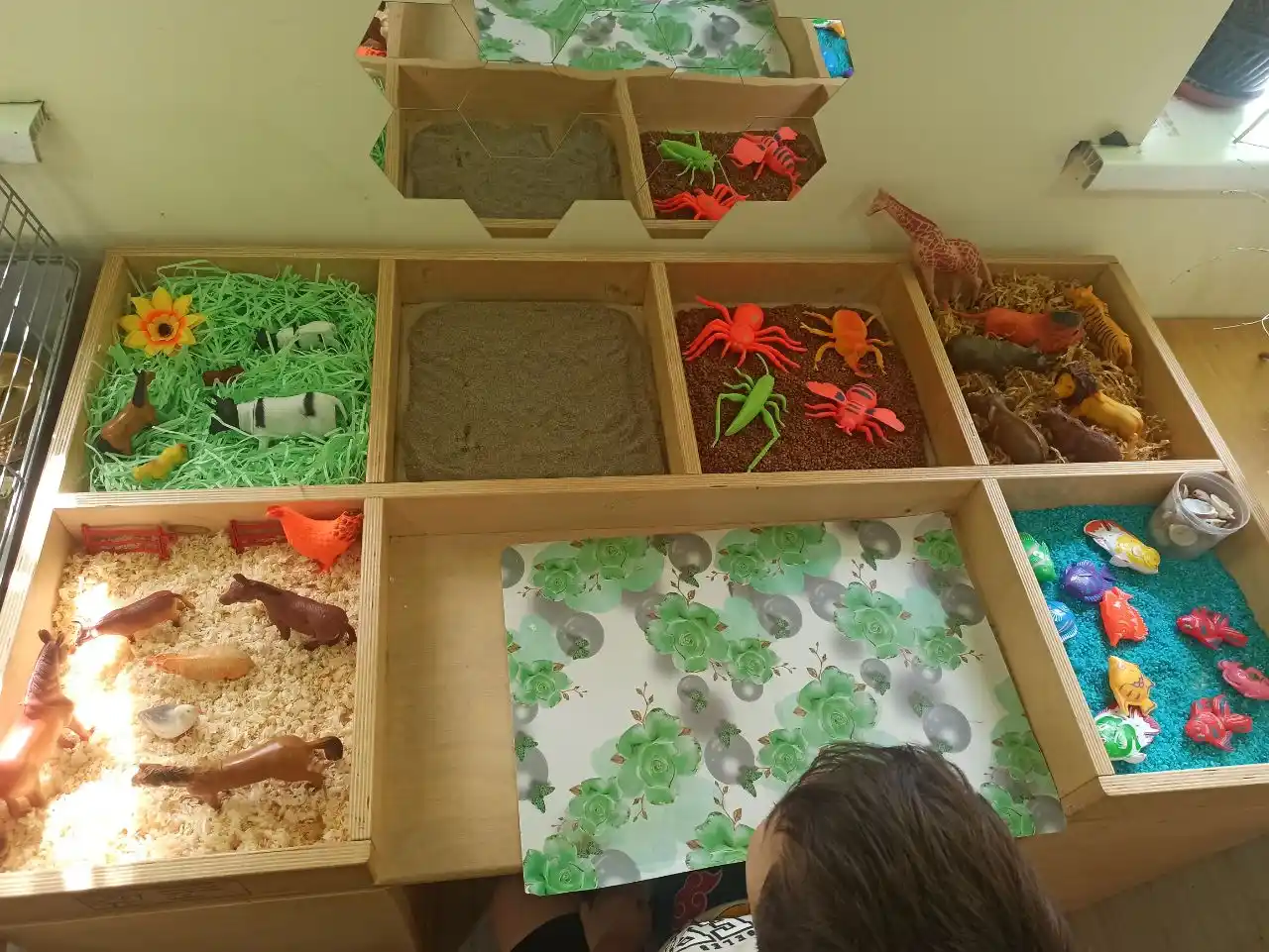Ichki devor bezaklari uchun, oynali olti burchakli stikerlar, sotalar, 12 dona