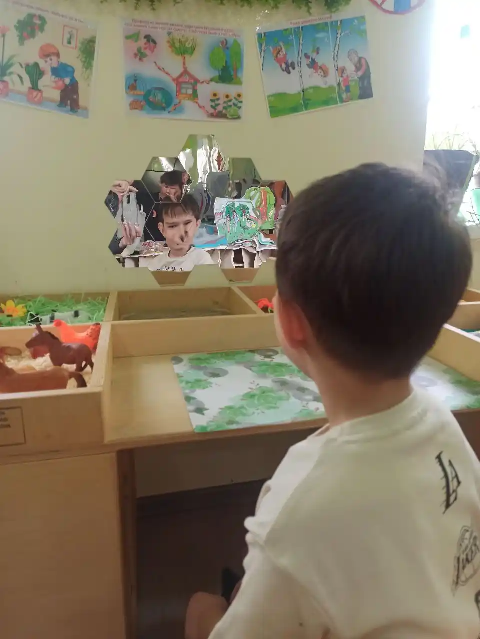 Ichki devor bezaklari uchun, oynali olti burchakli stikerlar, sotalar, 12 dona