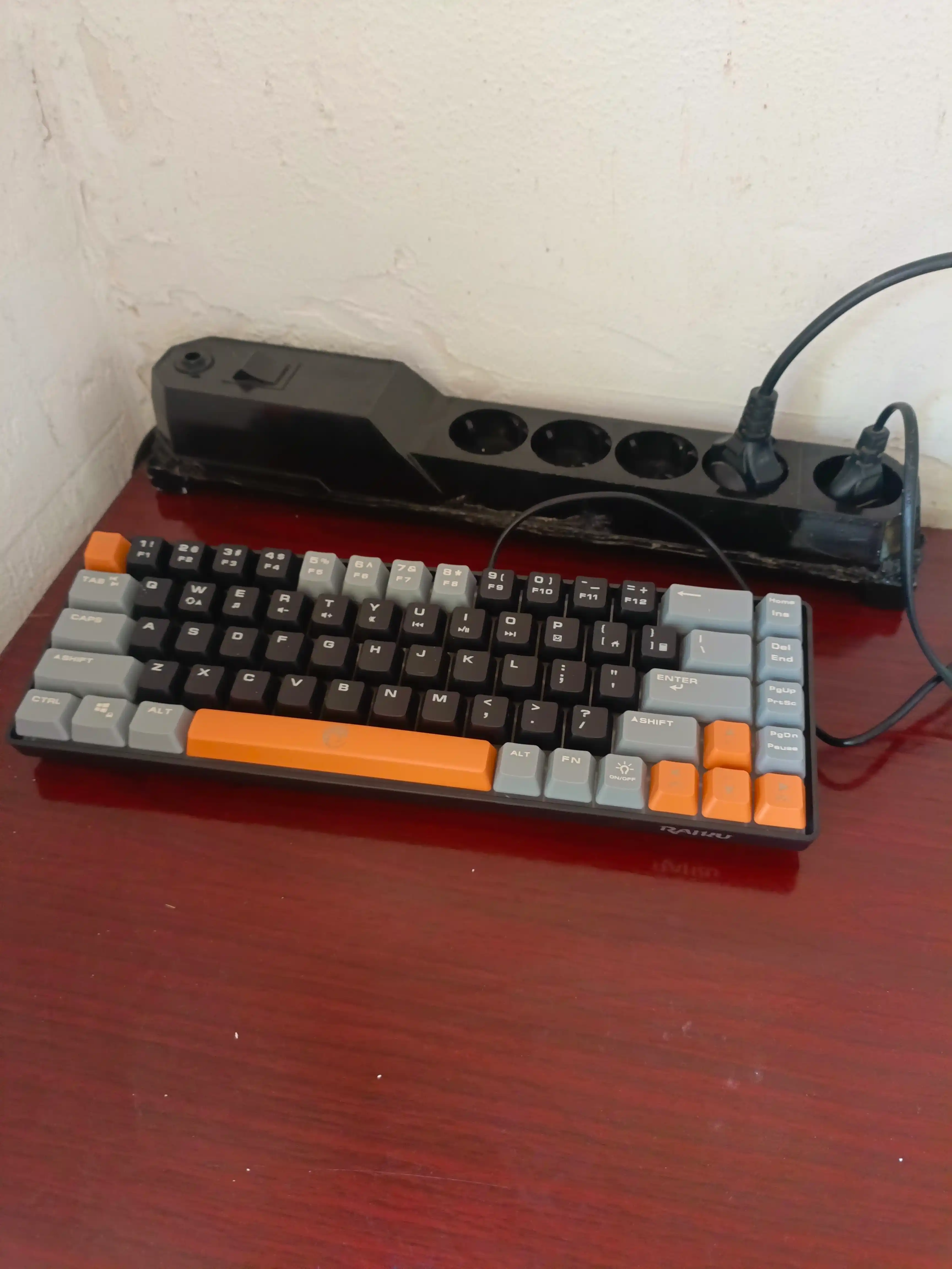 RGB klaviatura, simli, simsiz, mexanik variantlar, klaviatura + sichqoncha to‘plami