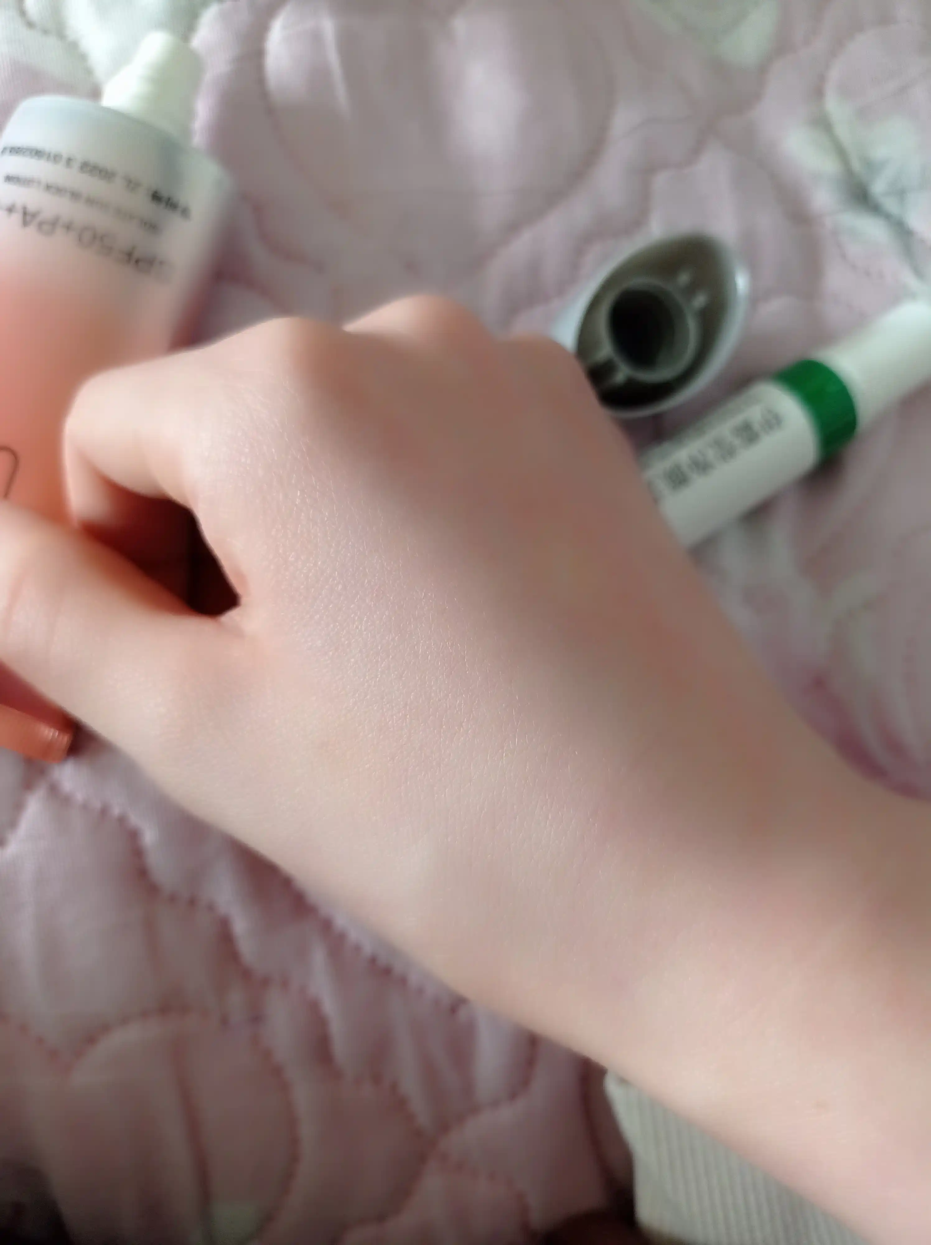 Quyoshdan himoya qiluvchi va namlantiruvchi yuz uchun krem UV SPF50+PA+++