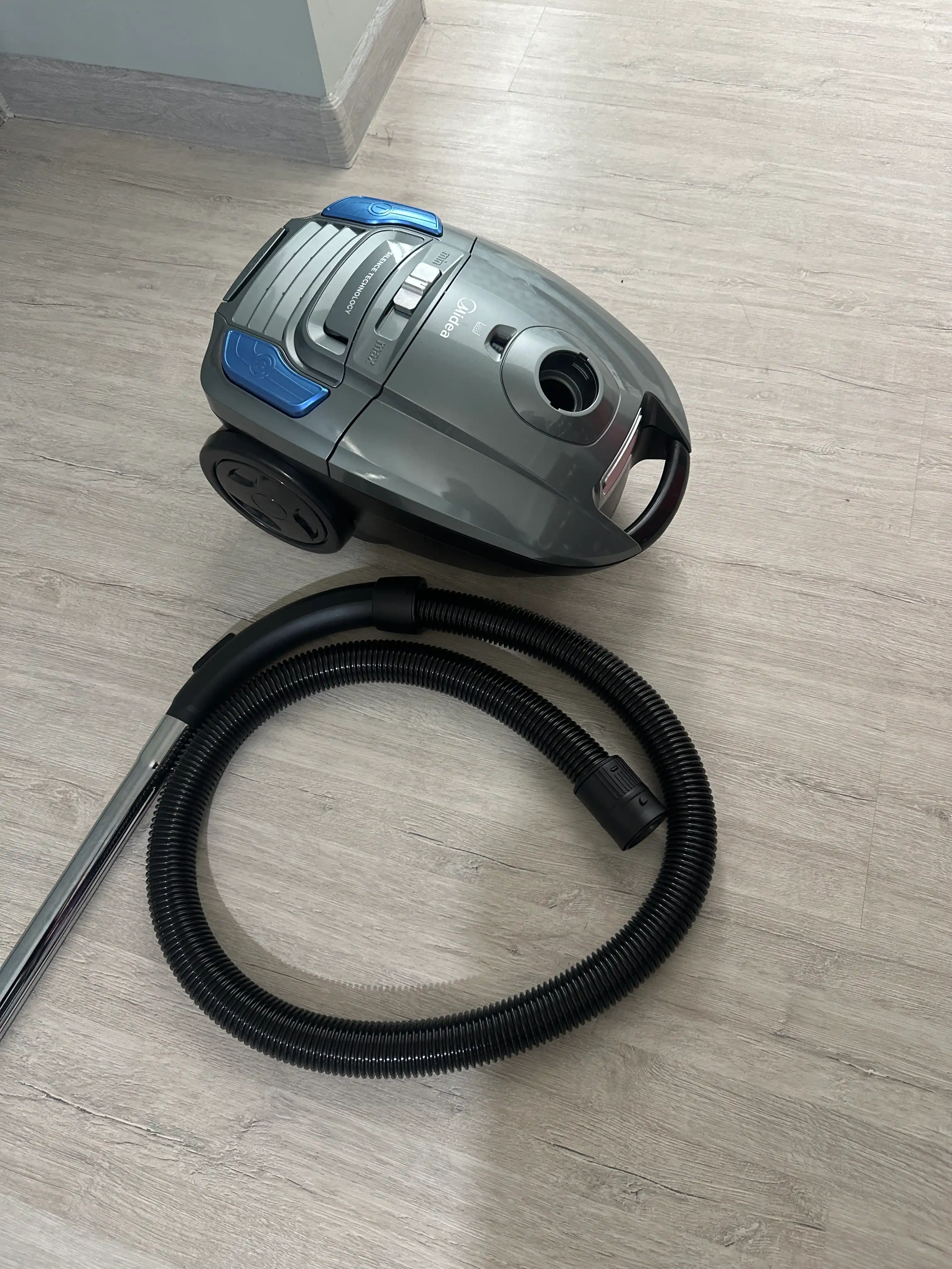 Midea changyutgichi – 1800-2000 Vt quvvat, 360 Vt so‘rish kuchi, HEPA filtri, uy uchun