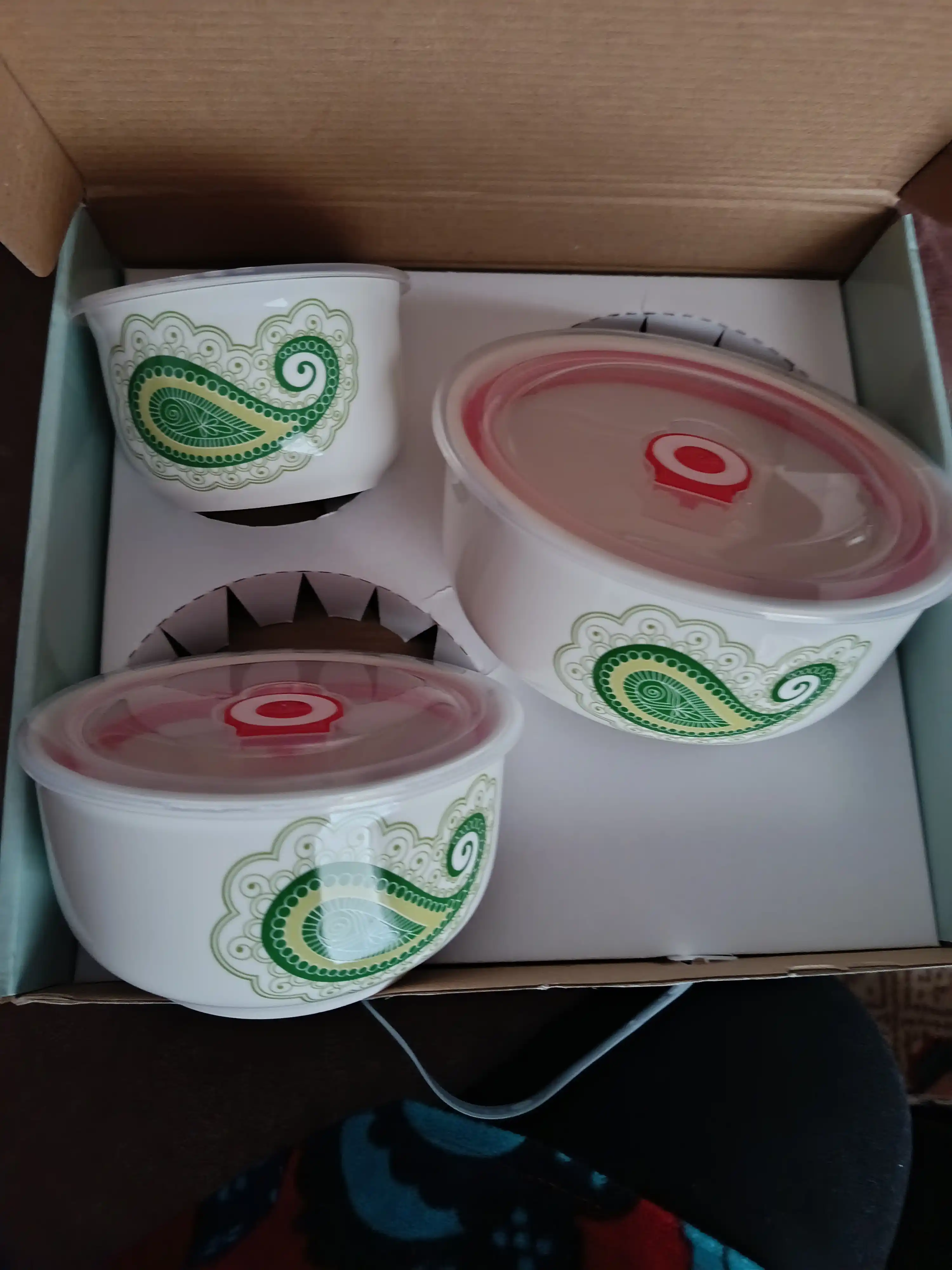 Konteynerlari to'plami 3 tasi 1 da matryoshka