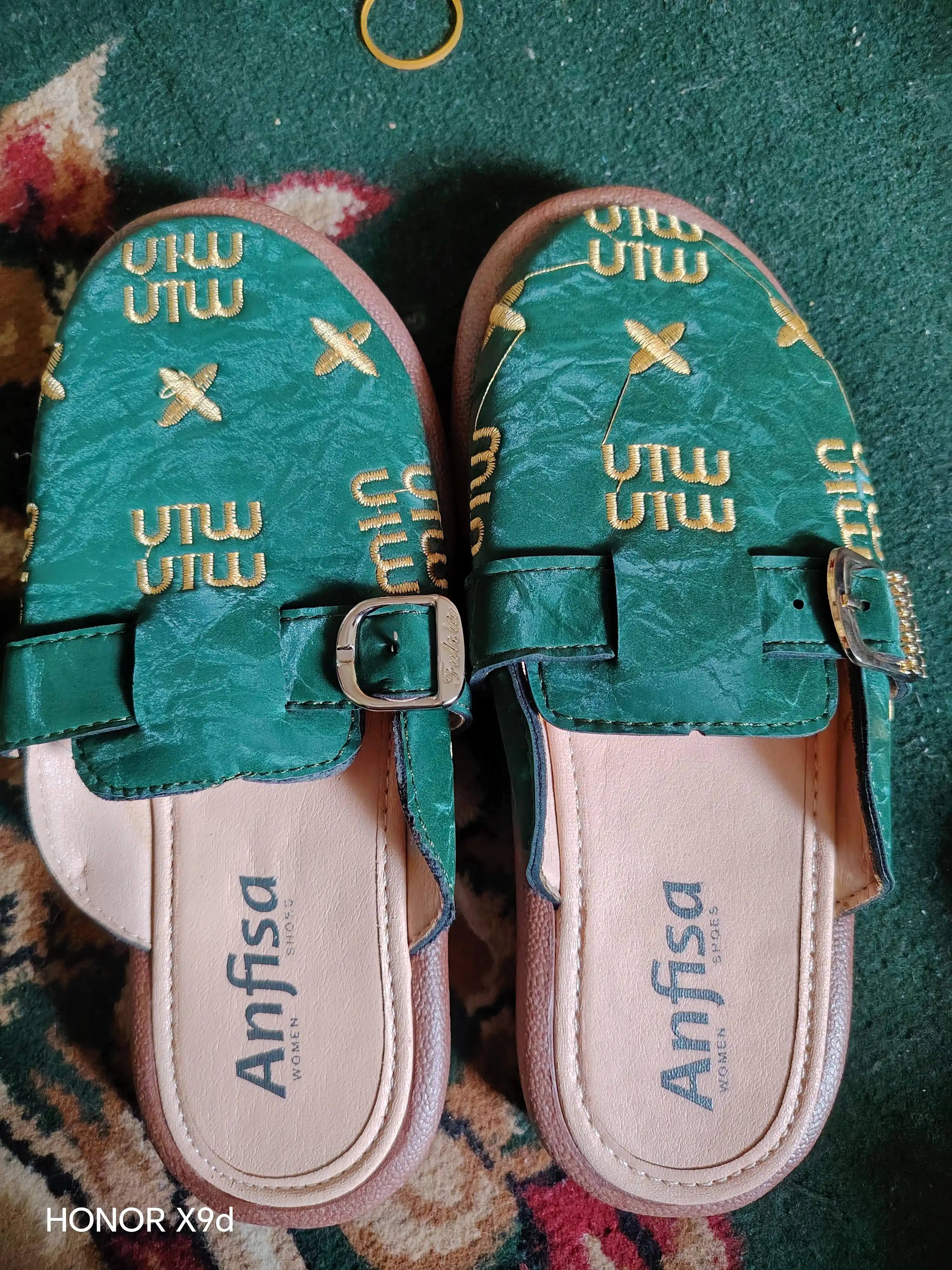 Ayollar shippaklari, ochiq havoda va yopiq joylarda, kuz-bahor mavsumi uchun, 36-40