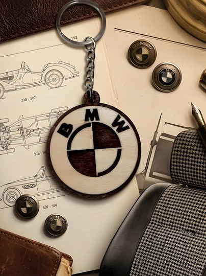 Брелок для ключей деревянный BMW, диаметр 42 мм - 