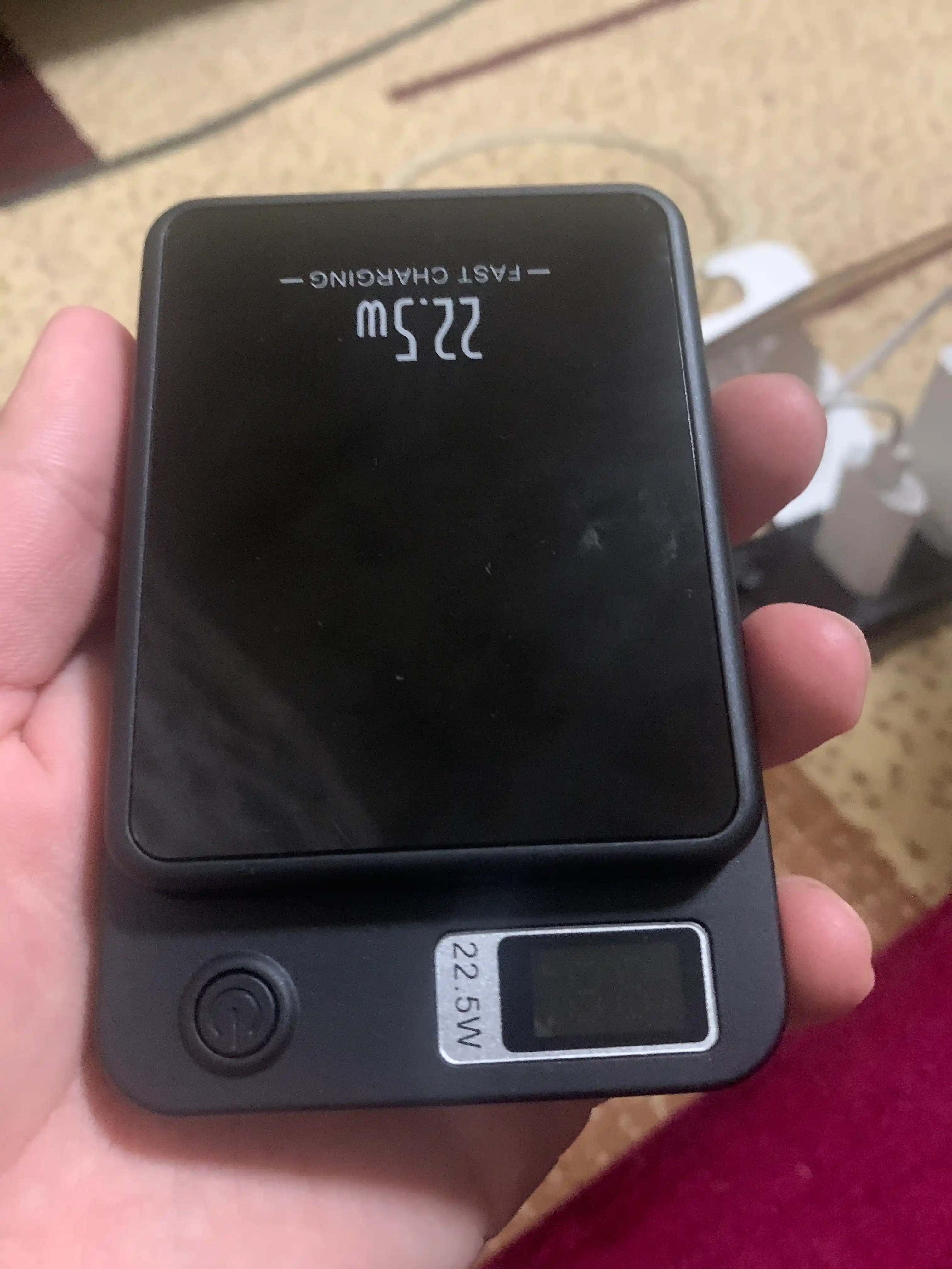 Tashqi akkamulyator, simsiz Power Bank, 10 000 mA/soat , 22.5W quvvatlash, MagSafe