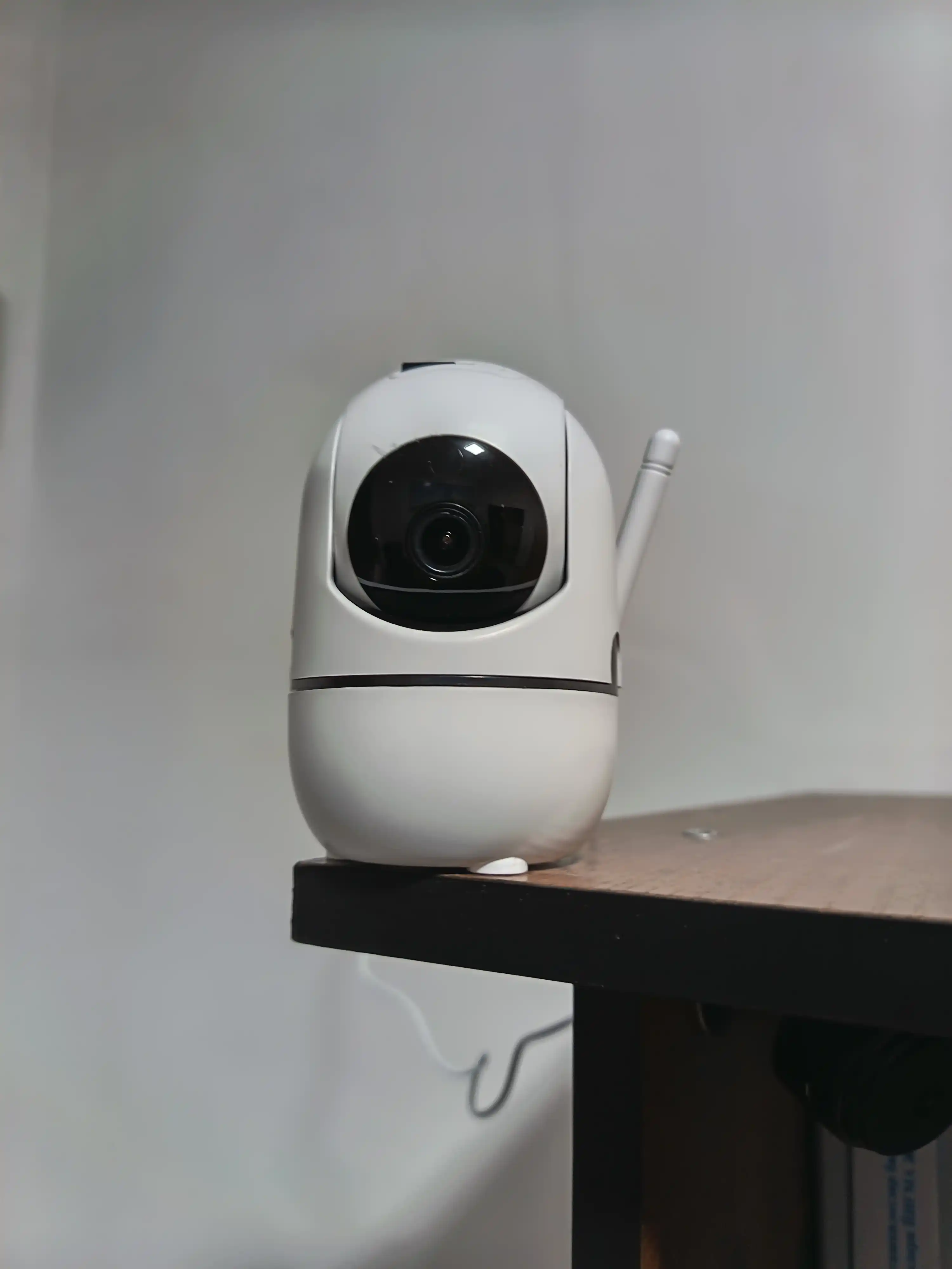 Juft linzali va harakat sensoriga ega Wi-Fi video kuzatuv kamerasi