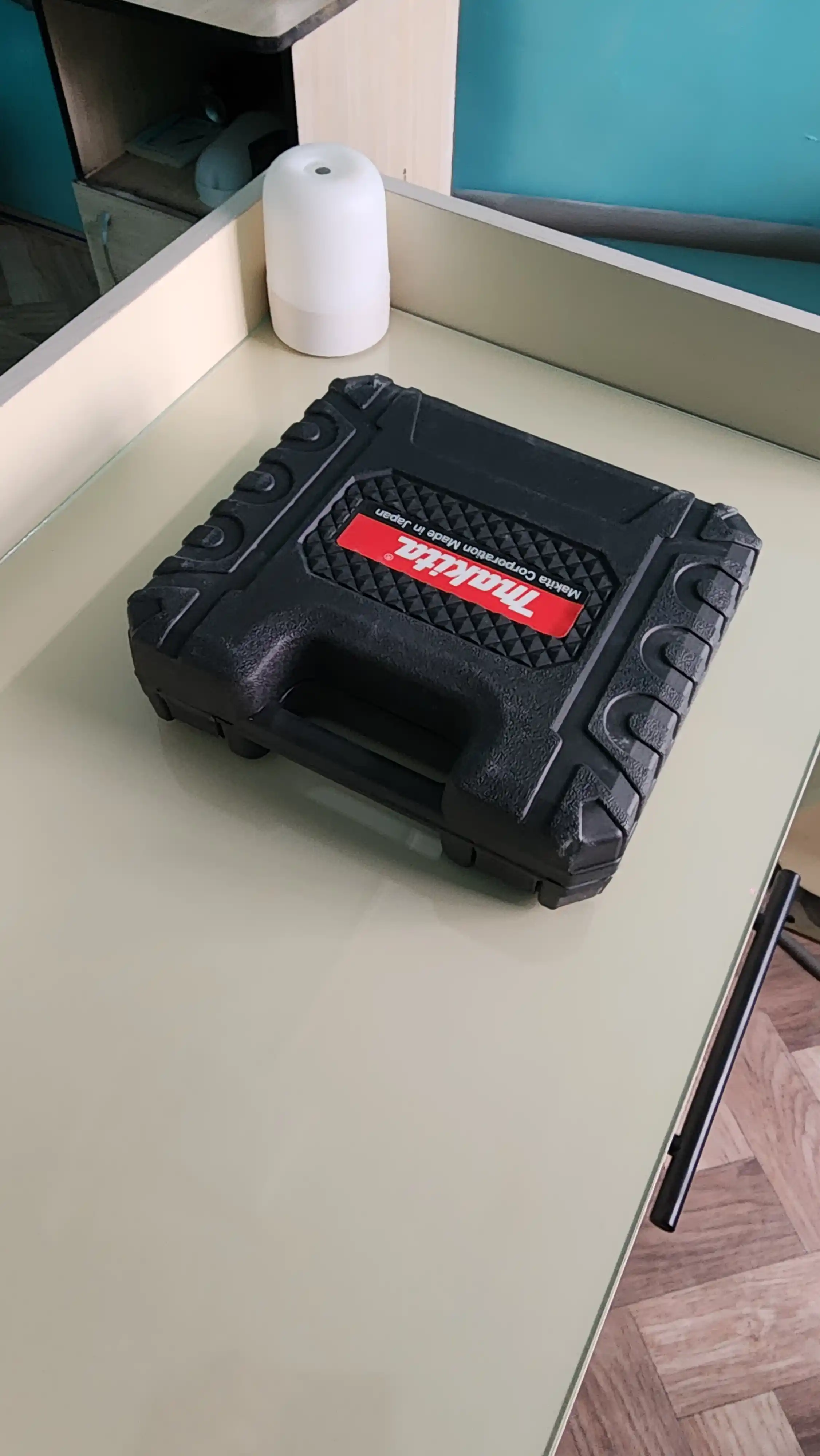 Makita 12V akkumulyatorli drel-shurupovyort, 2 ta AKB, 800 W, 1300 ob/min