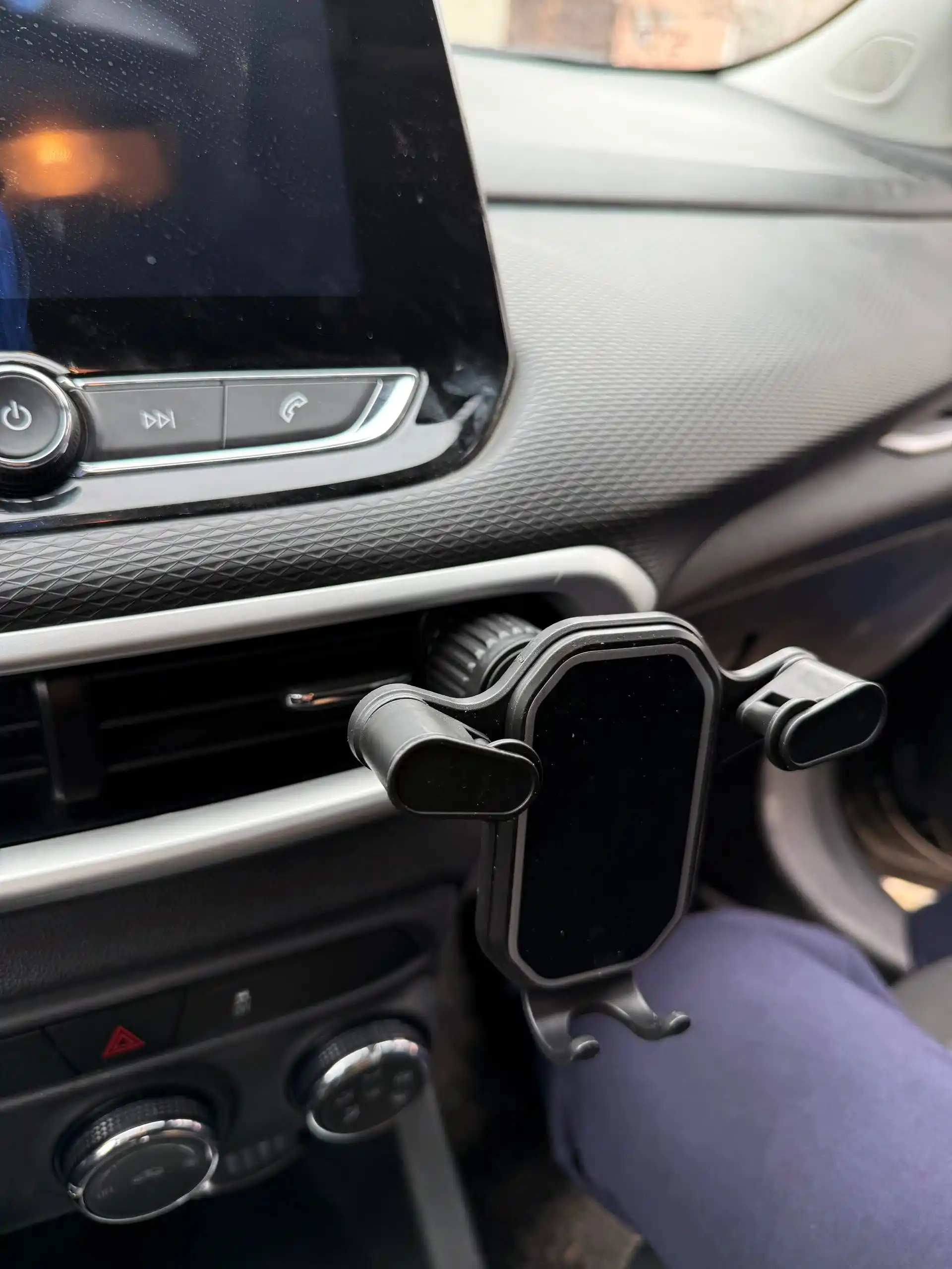 Universal avto telefon ushlagichi — deflektorga o‘rnatiladi, 180° ga aylanadi