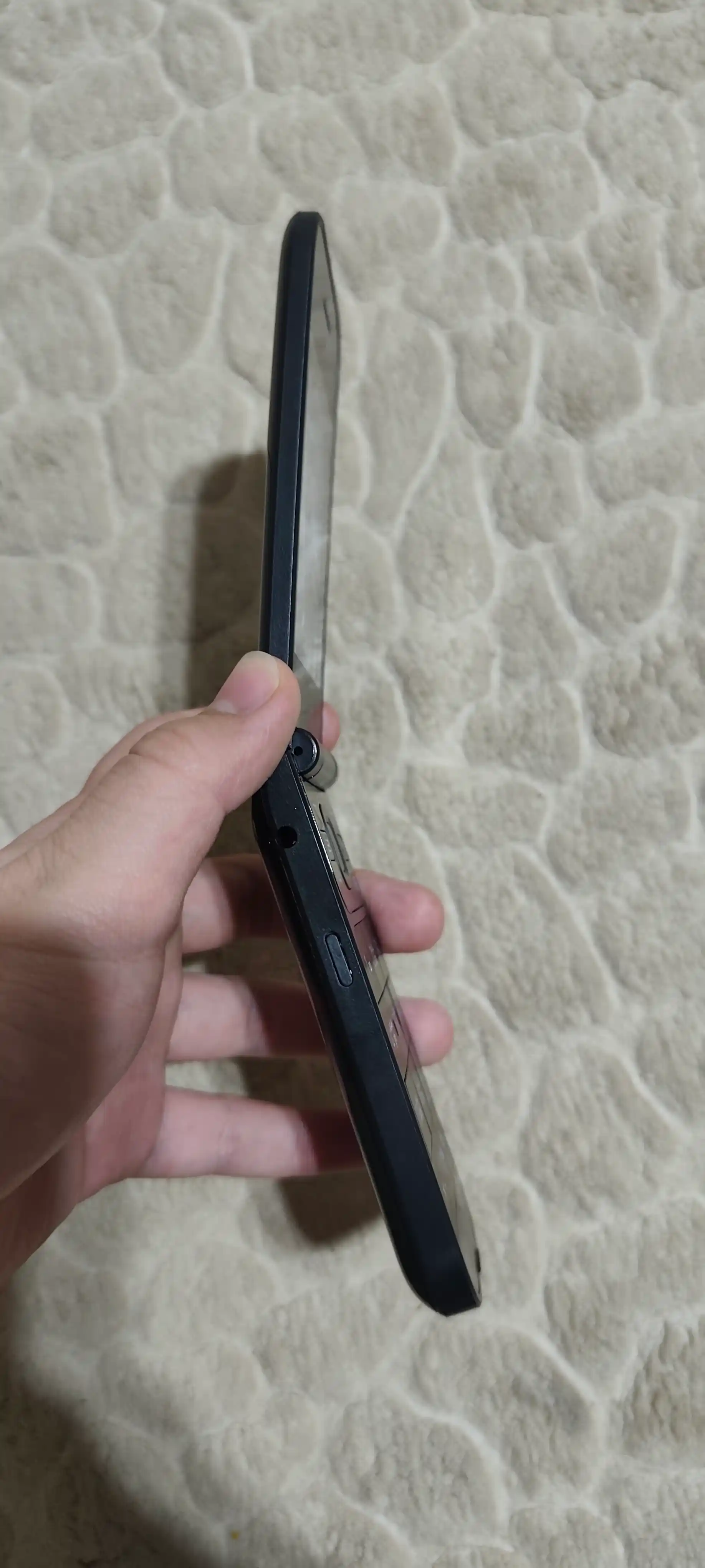 Tugmali telefon knopkali telefon 2 ta sim karta tushadi sfati zor Batareysi yaxshi