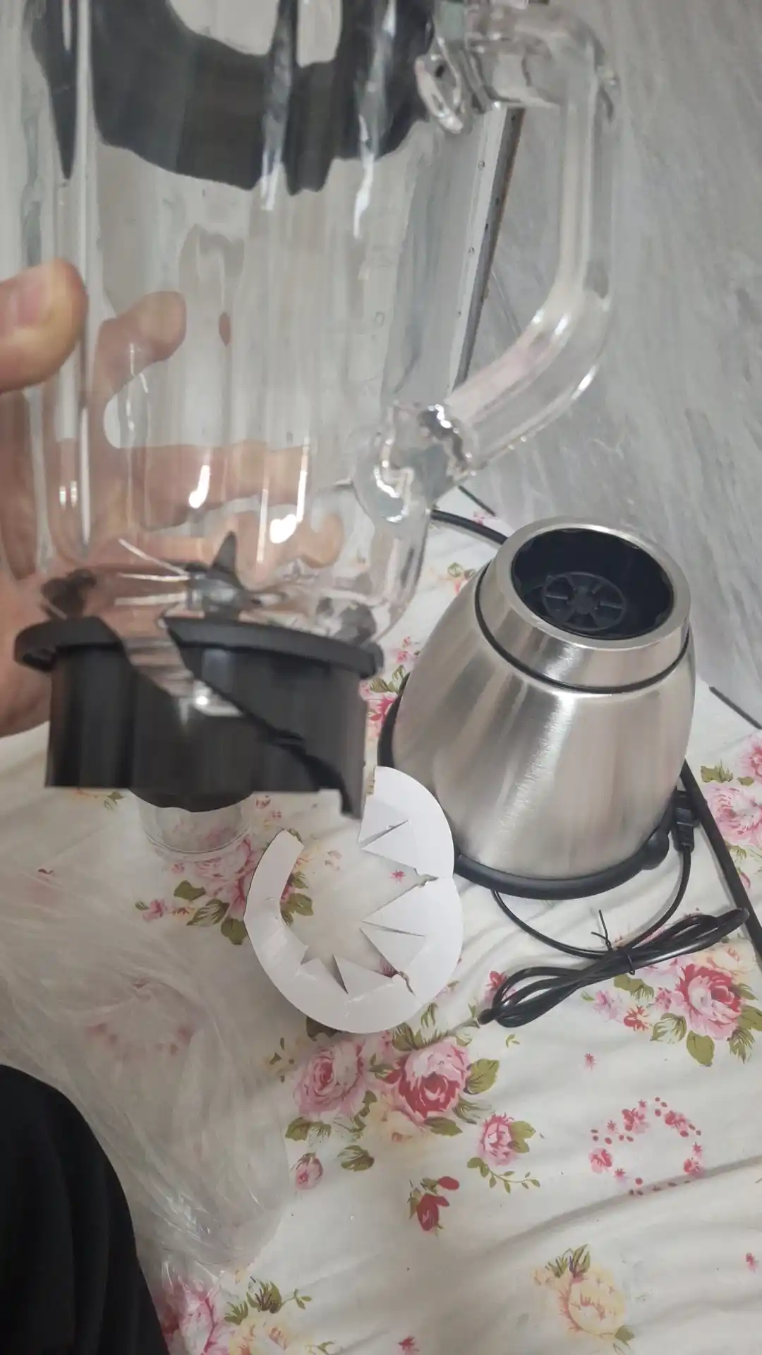 BOSCH 4-v-1 blenderi: smuzi, mikser, qahva maydalagich, 1,5 litrli shisha idish