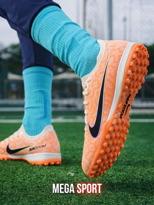 Futbol sarakanoshka Air Zoom TF, sun’iy maydon uchun futbol oyoq kiyimi