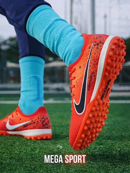 Futbol sarakanoshka Air Zoom TF, sun’iy maydon uchun futbol oyoq kiyimi