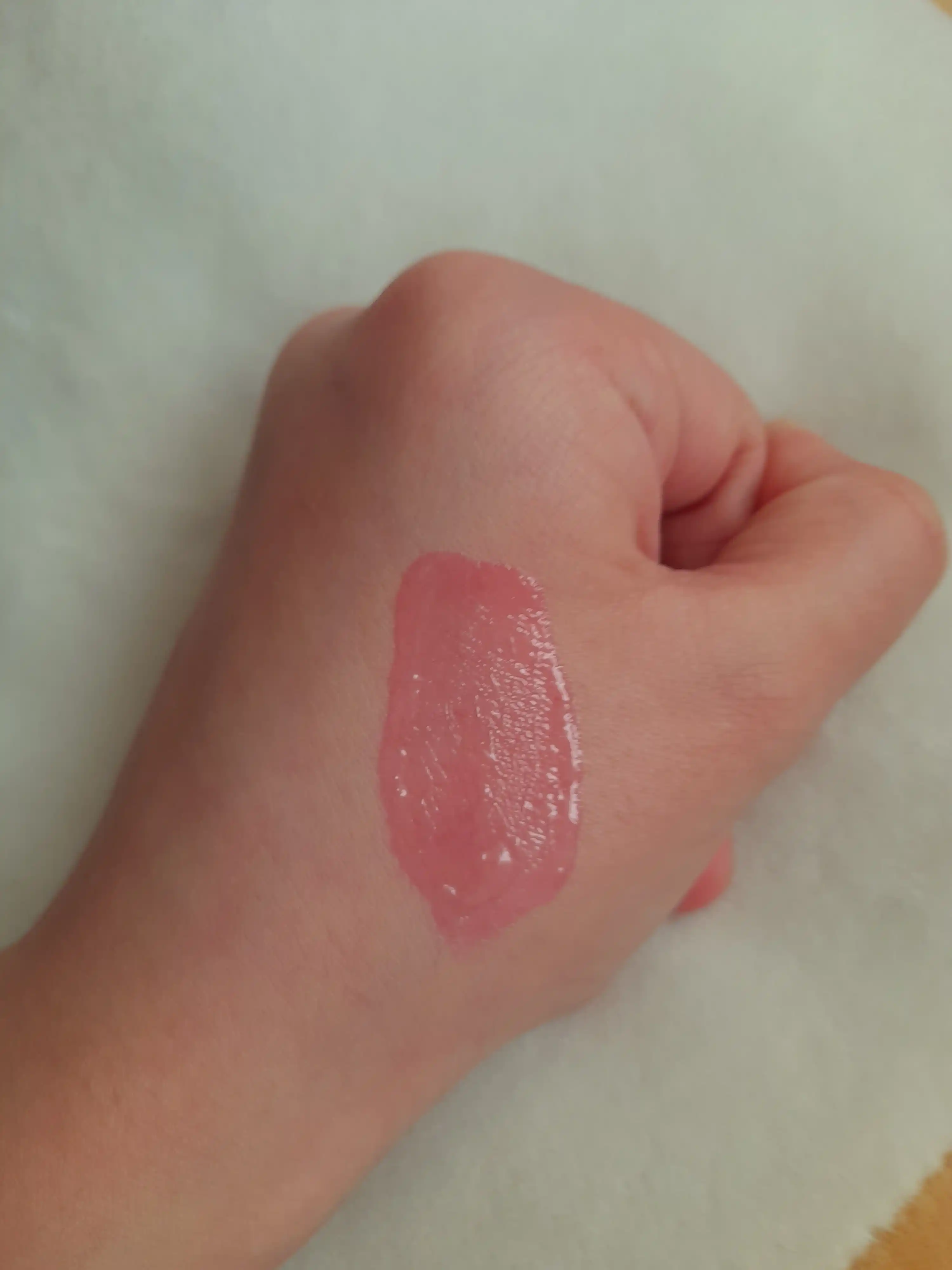 Vasalaime Magic namlantiruvchi lab yog‘i — parvarish va nafis yaltiroqlik bir mahsulotda