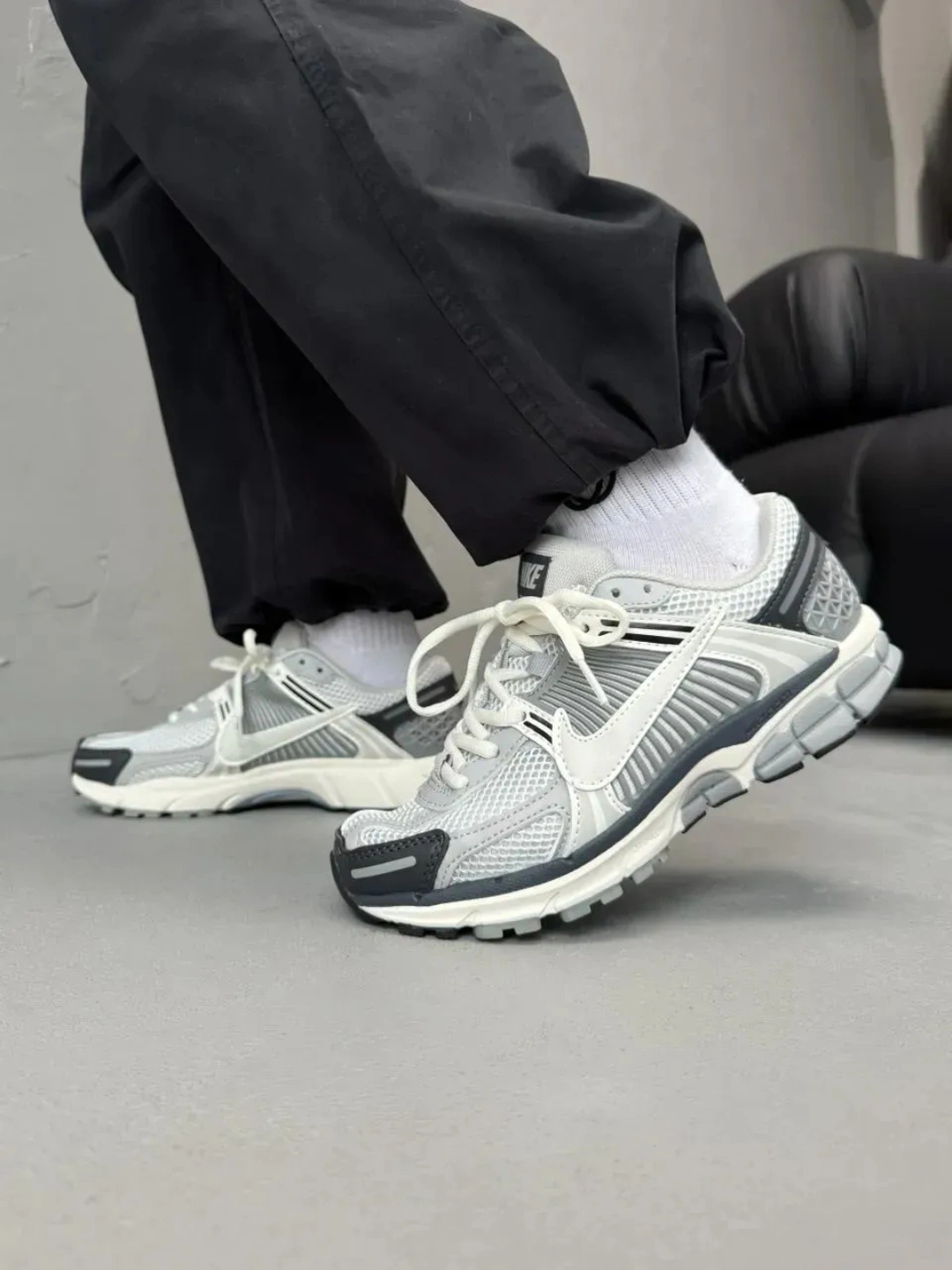 Nike Zoom Vomero 5 465600 so'mga 33% chegirma bilan. Uzum Market