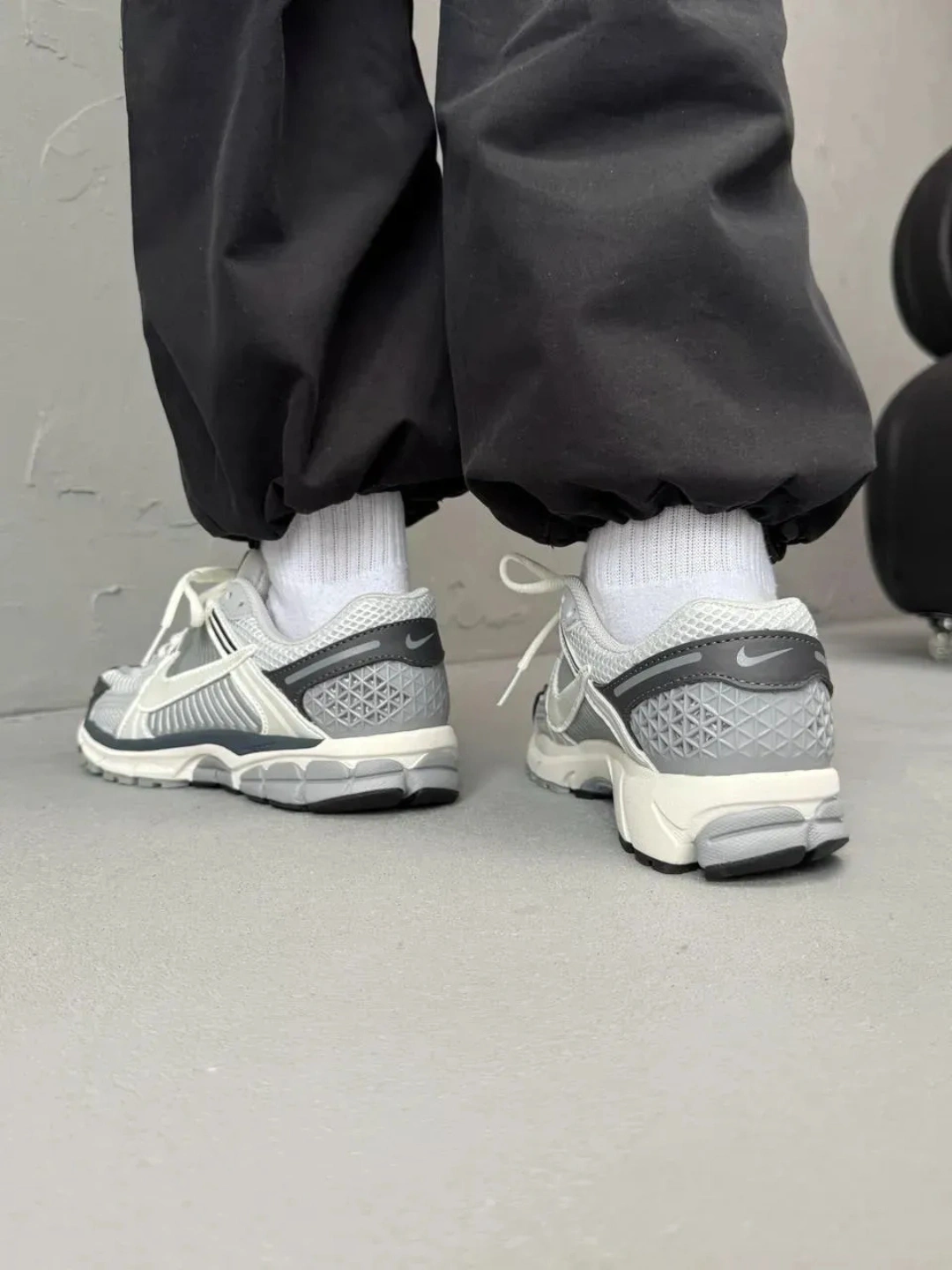 Nike Zoom Vomero 5 465600 so'mga 33% chegirma bilan. Uzum Market
