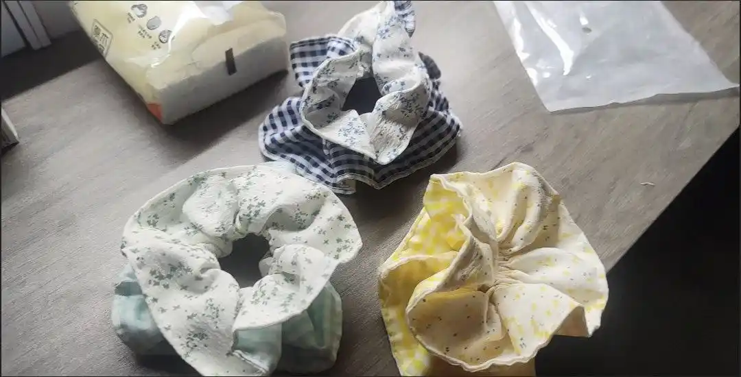 Qizlar uchun rezinkalar, 3 ta to‘plam, ipak matodan, 10 sm