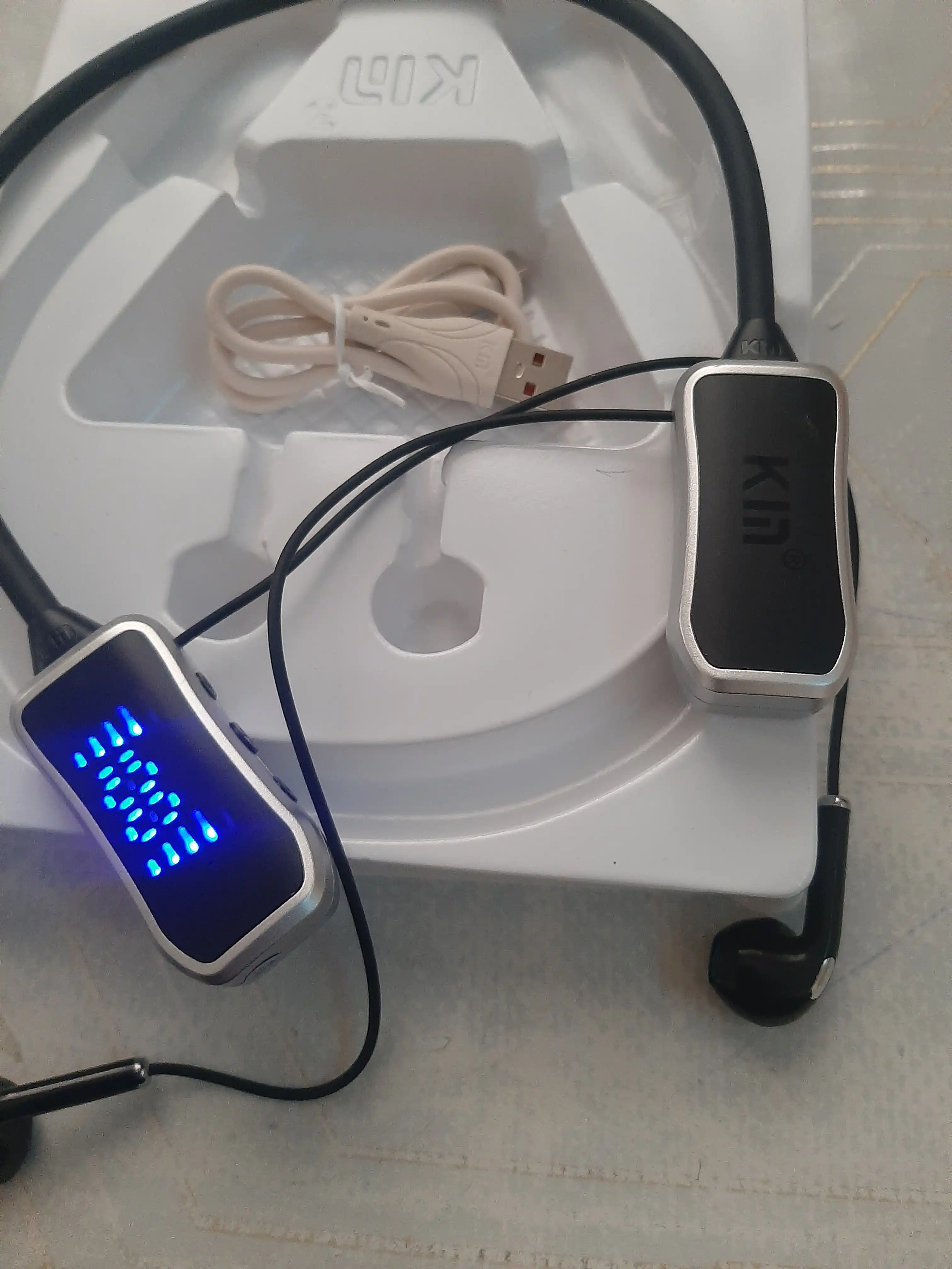 Simsiz quloqchin KIN KL50/118 Bluetooth 5.4, LED displey, 400 mAh batareya, TF-karta