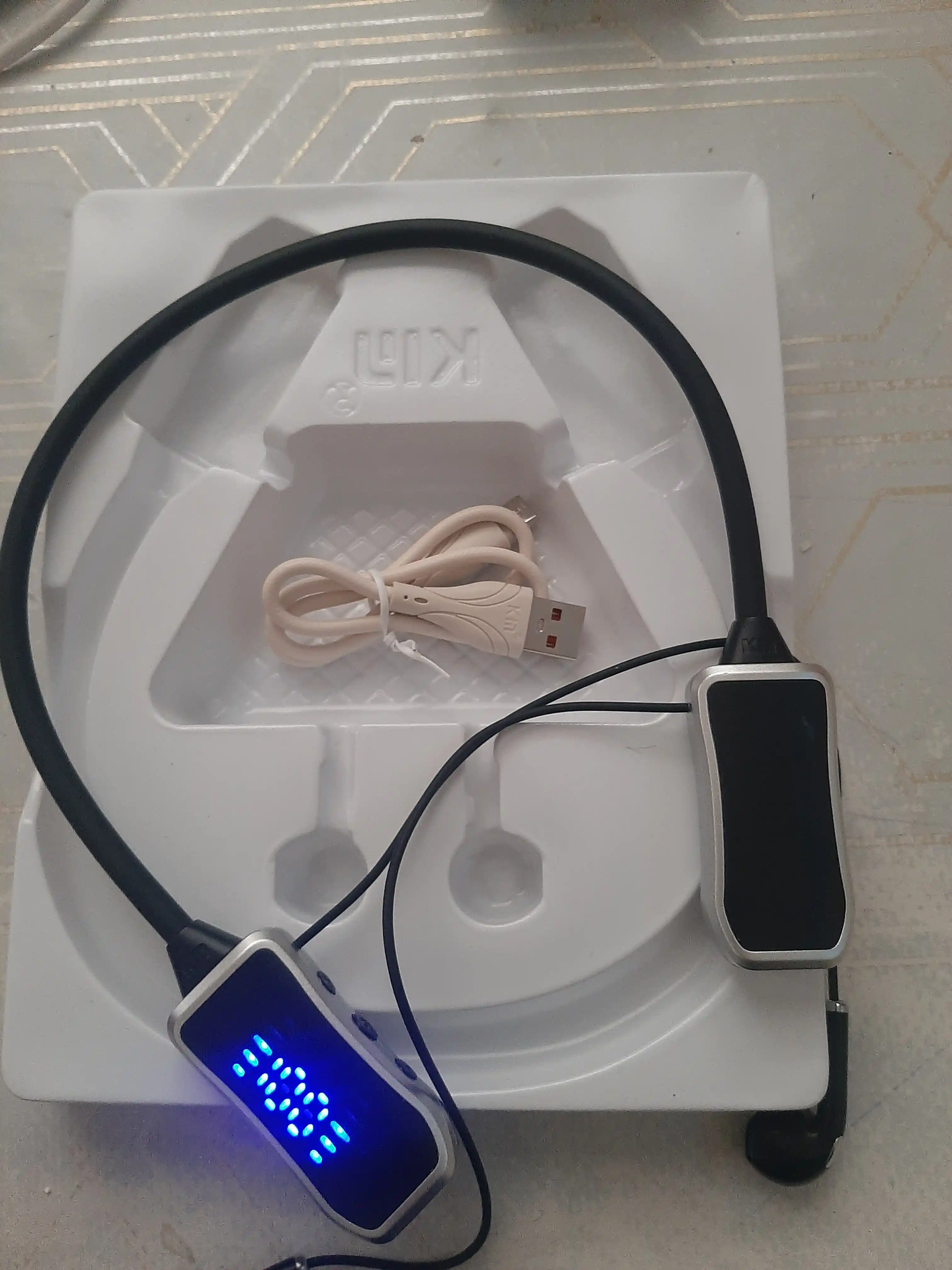 Simsiz quloqchin KIN KL50/118 Bluetooth 5.4, LED displey, 400 mAh batareya, TF-karta
