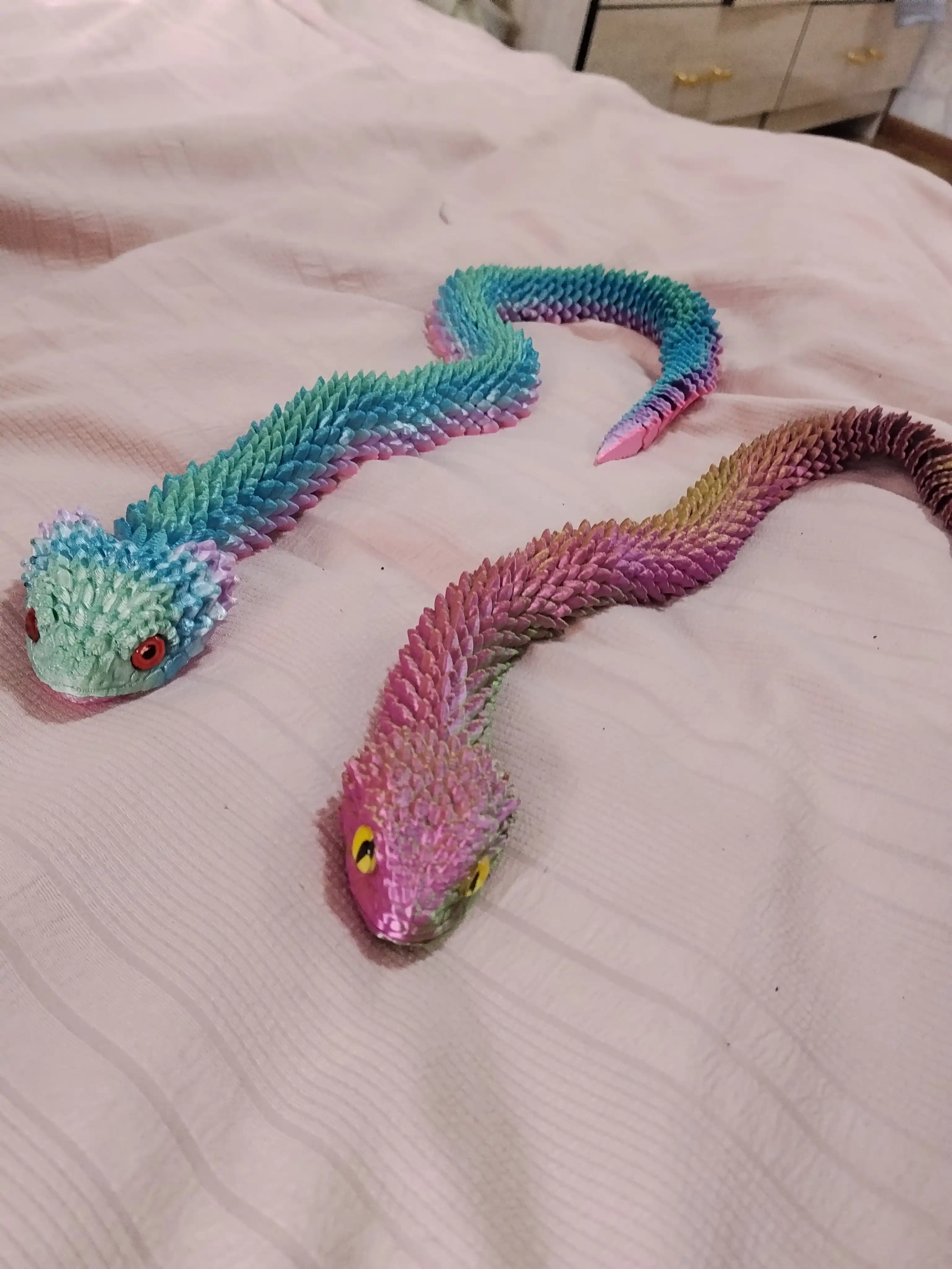 Bo‘g‘inli ilon 3D – harakatlanuvchi o‘yinchoq PLA plastikdan, antistress fidget