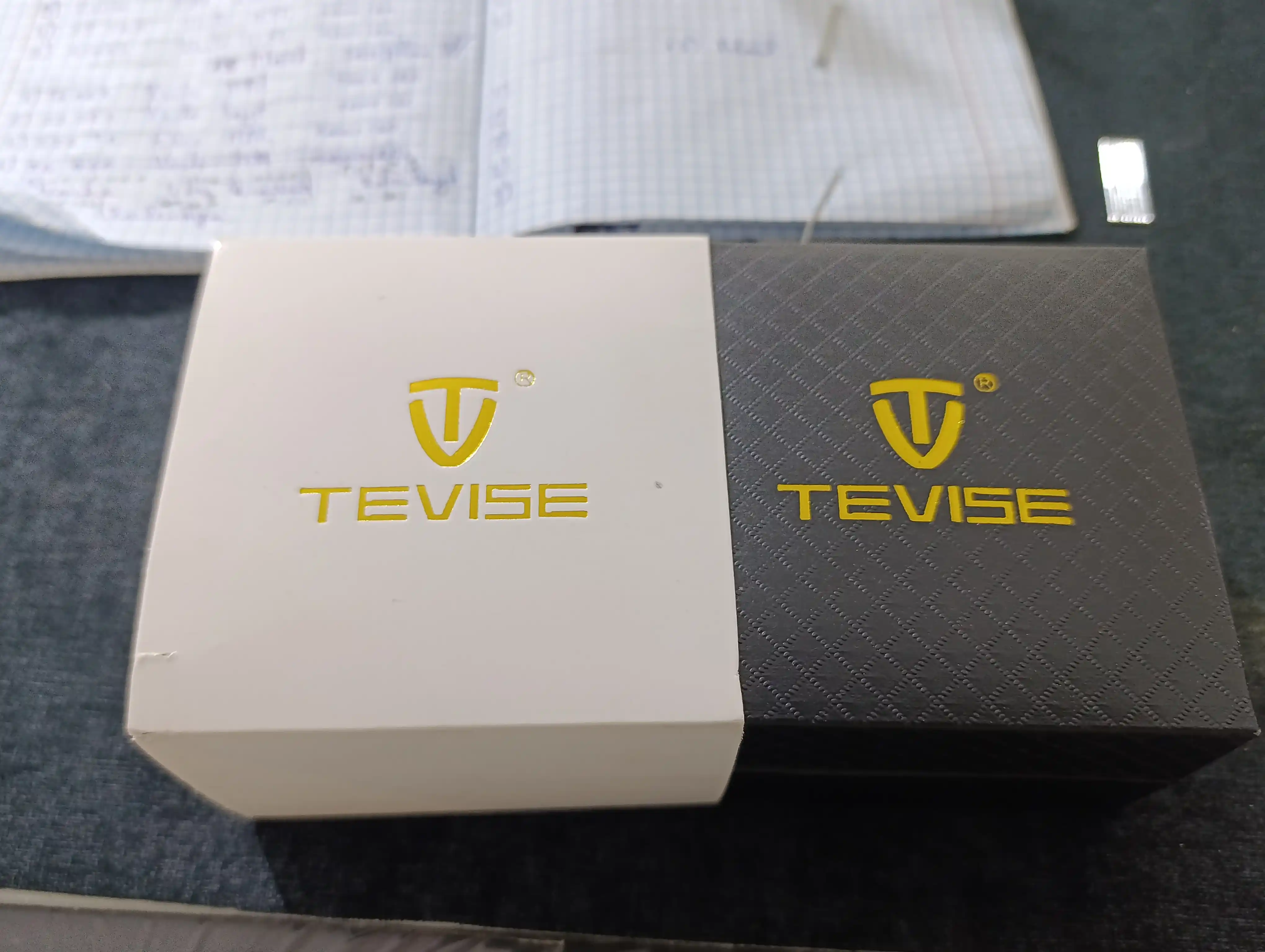 TEVISE erkaklar mexanik soati avtozavod, oy indikatori va charm tasma bilan