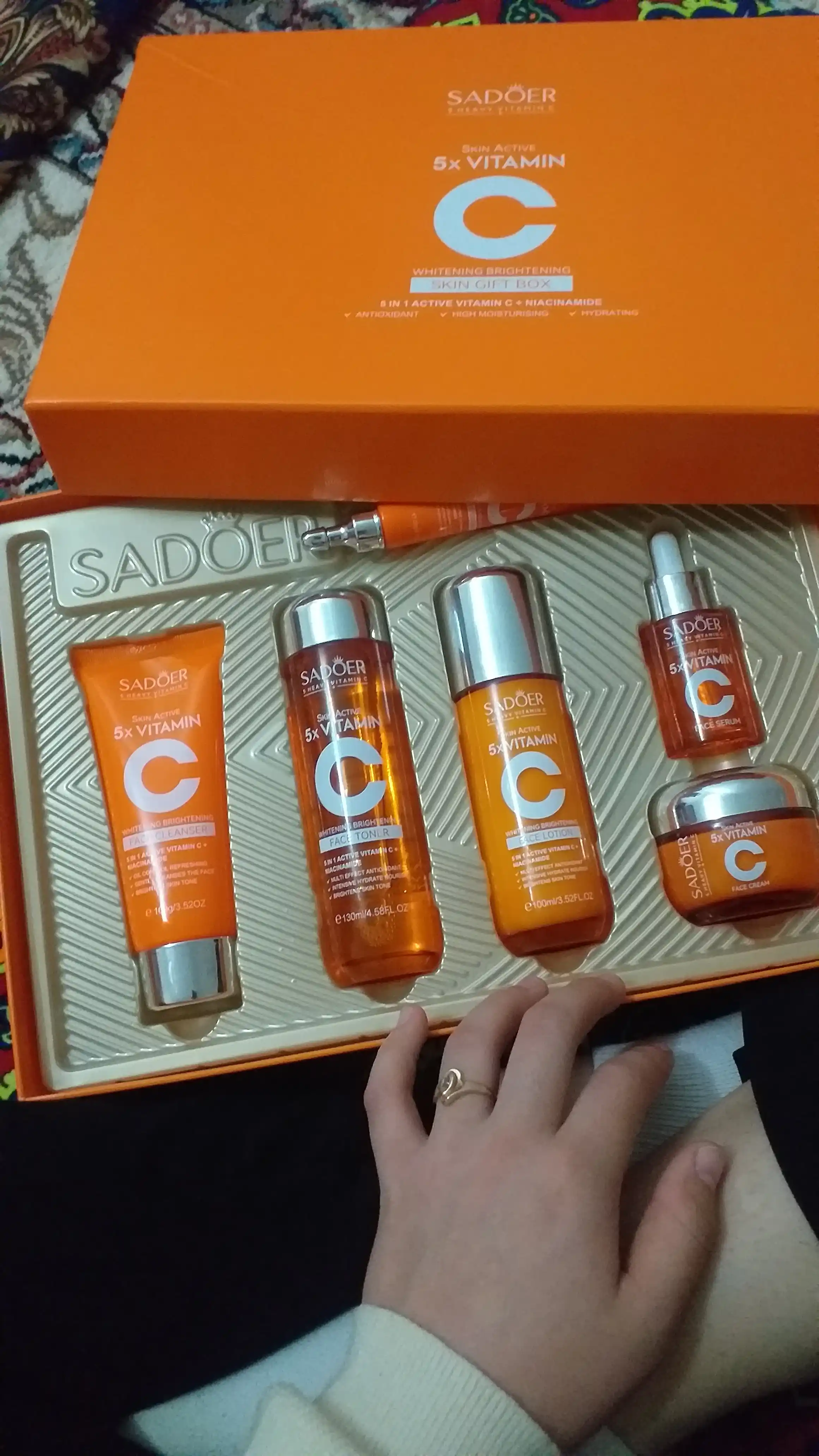 SADOER Vitamin C yuz parvarishi uchun sovg‘abop kosmetika to‘plami, 6 ta mahsulot