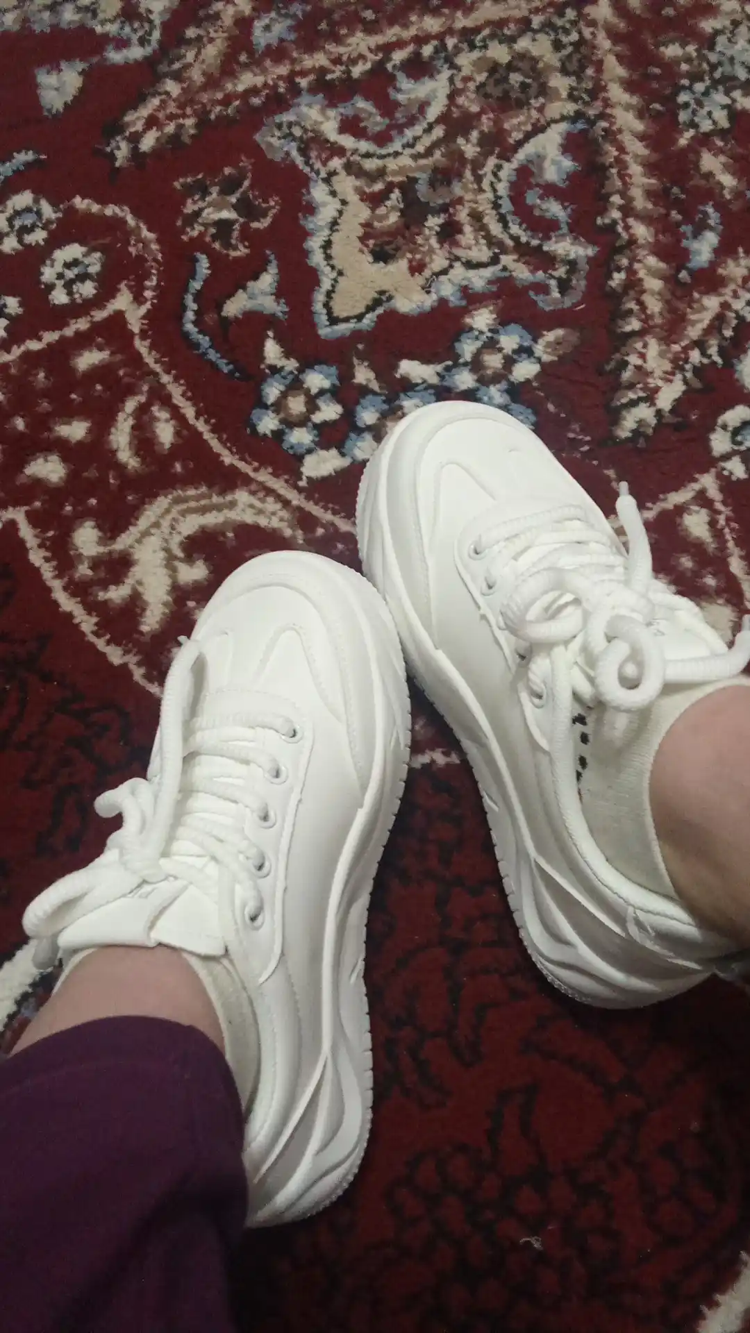 Nike’dan har qanday ob-havo uchun yumshoq va qulay oq AIR FORCE krossovkalari