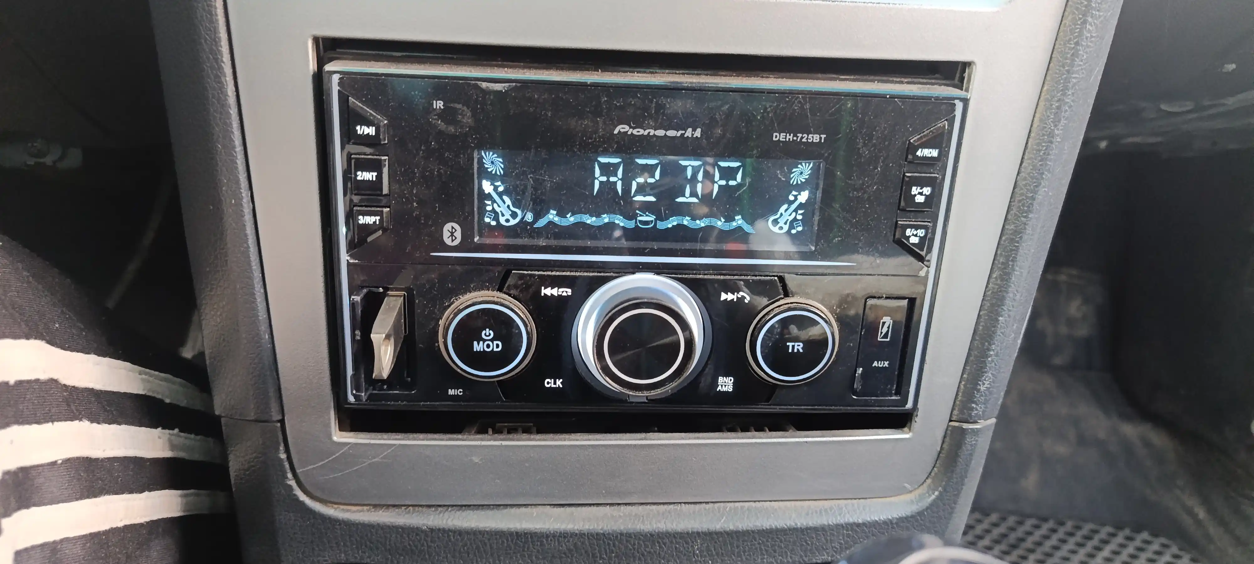 Автомагнитола Pioneer DEH-725BT с Bluetooth, USB и FM-радио
