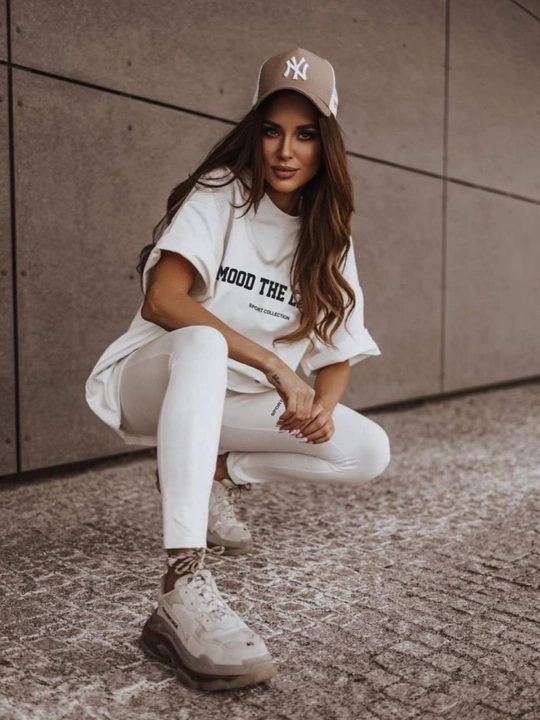Ayollar uchun ikki qismli kostyum oversize futbolka va leggins Mood The Label S M L